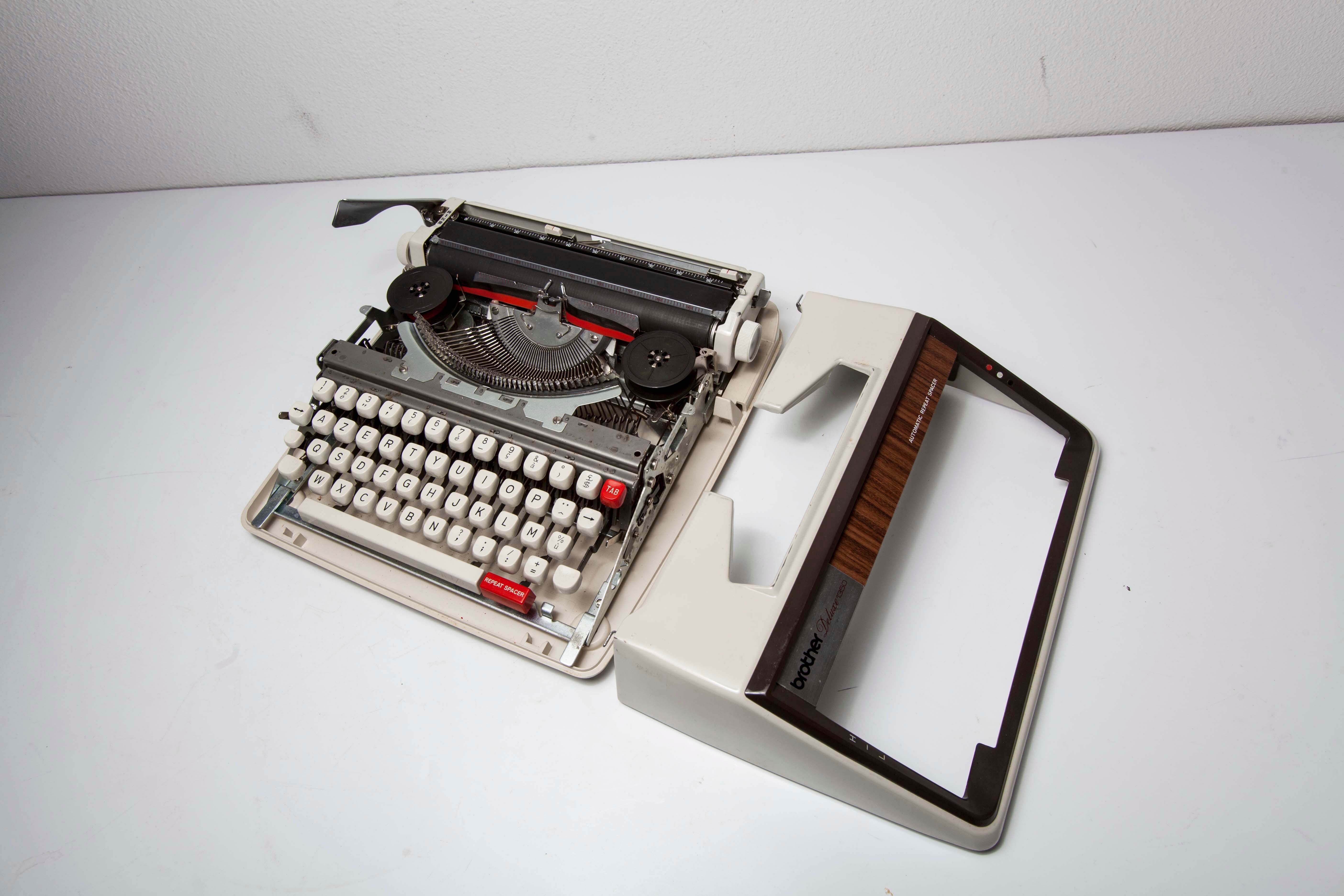 Brother Deluxe 1350 revised typewrite 1971
