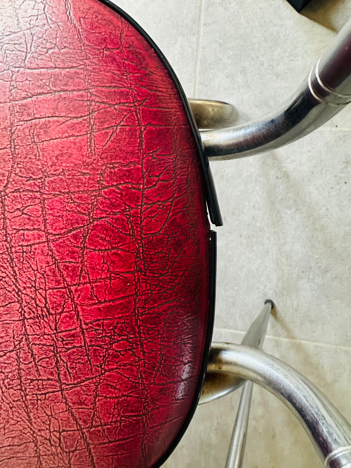 Pair of raspberry-colored chairs from the 60s/70s with metal legs