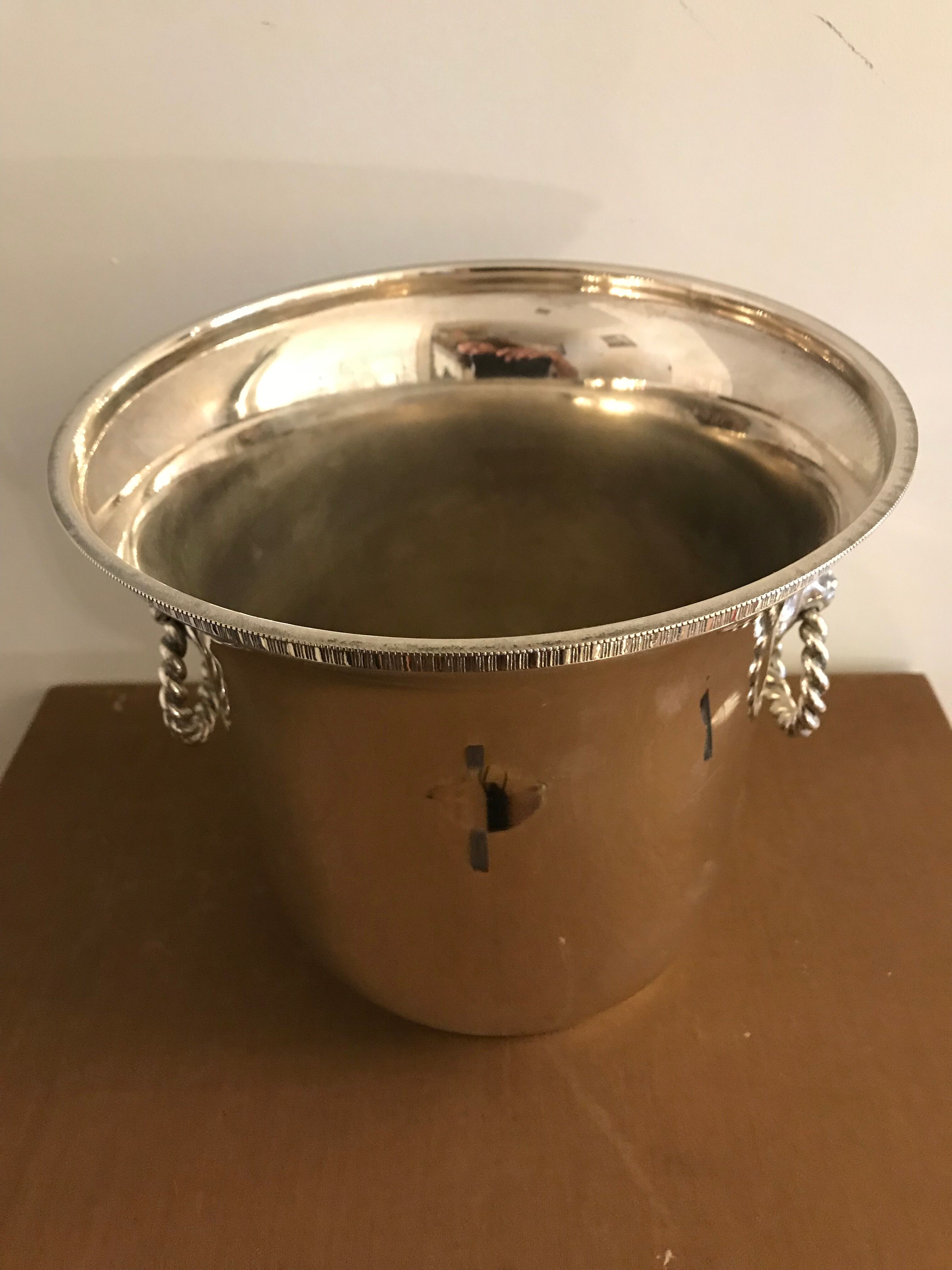 Ancient champagne bucket in silver metal with lion heads