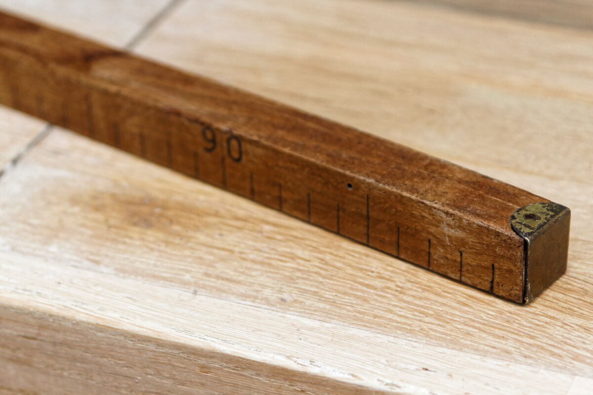 Metre of draper, oak