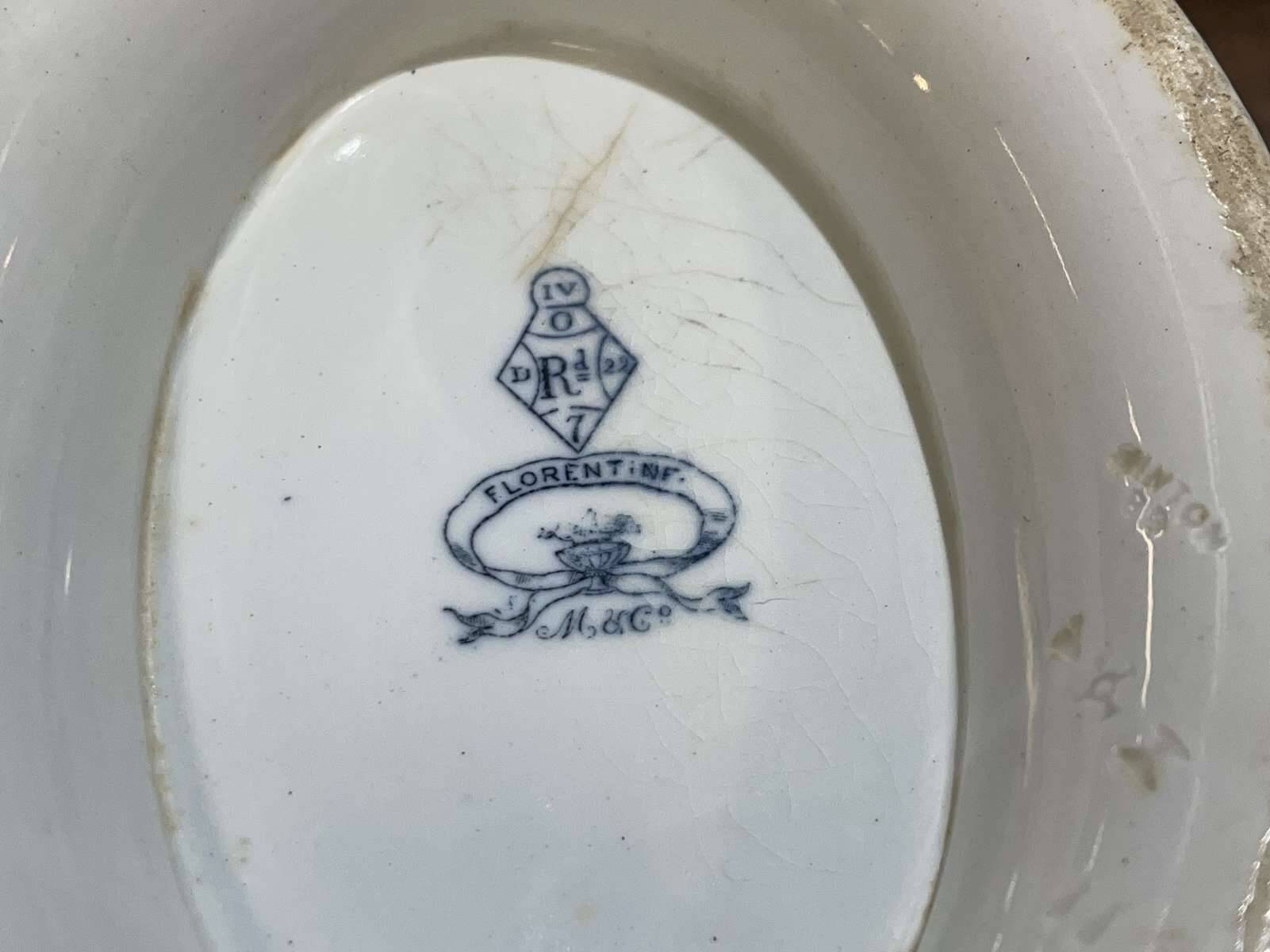 Important English Minton porcelain soup tureen, Florentine pattern