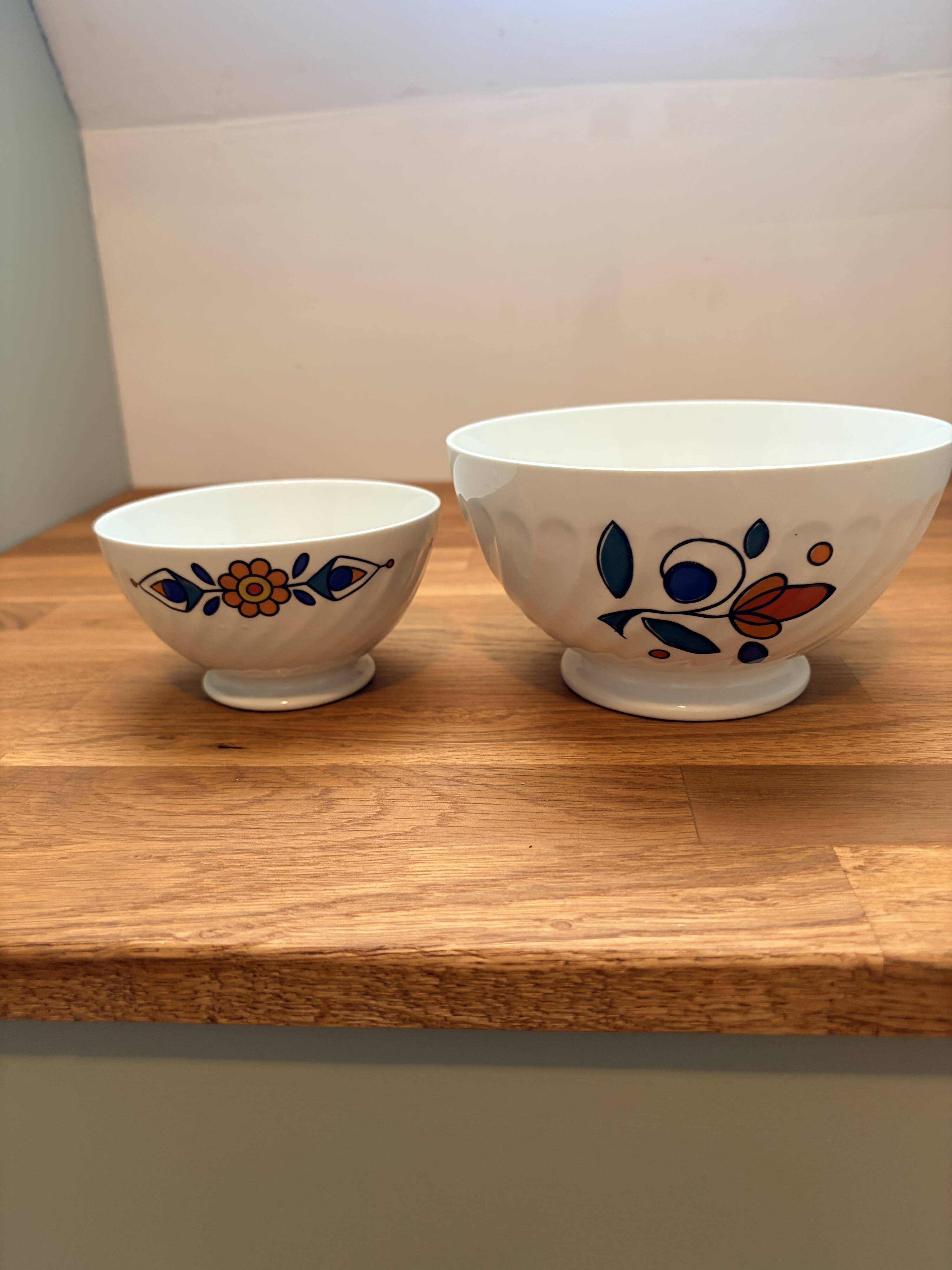 2 vintage Art Deco bowls 210104