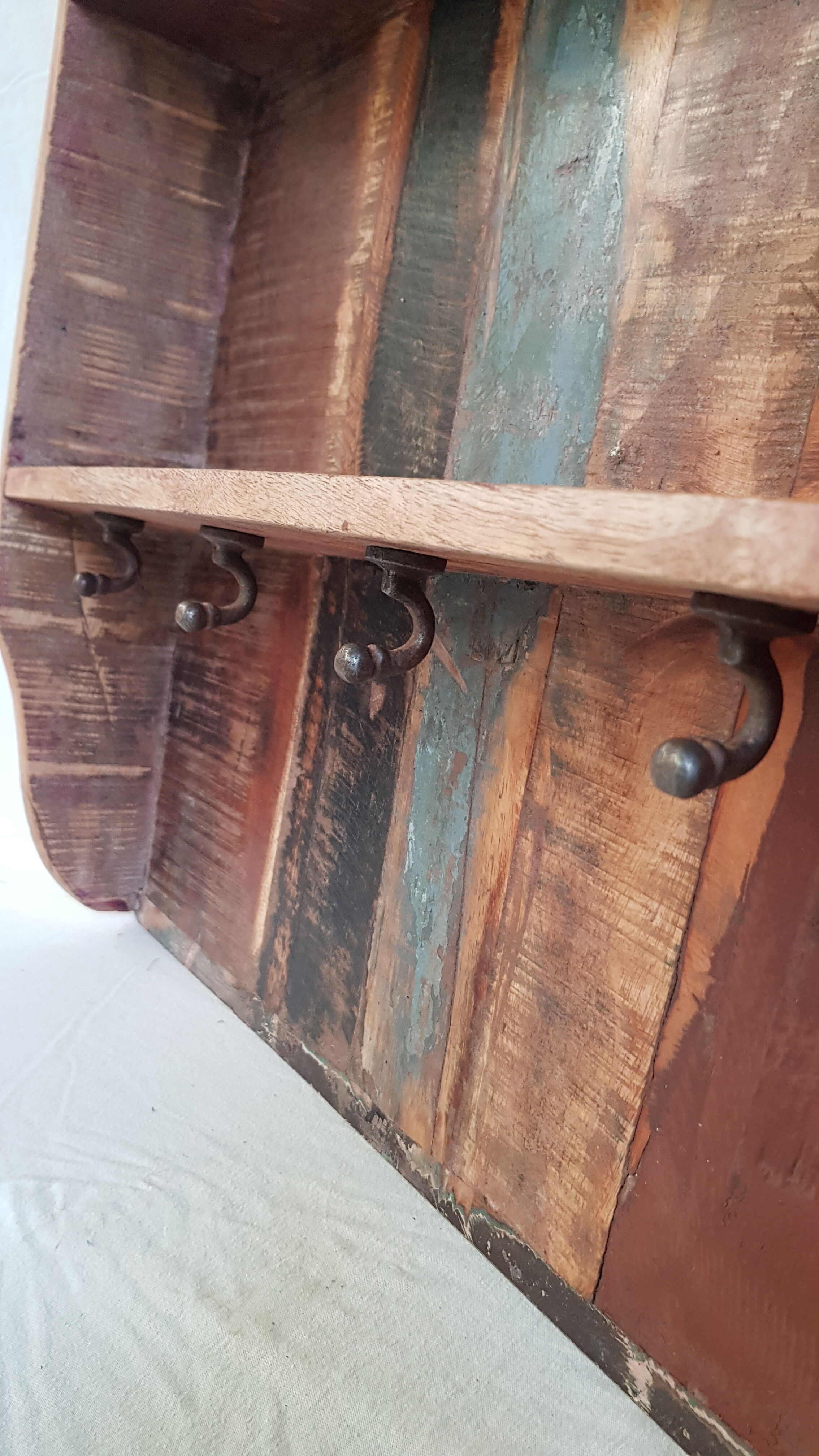 Wall shelf 3 shelves + 4 hooks cast iron in polychrome wood