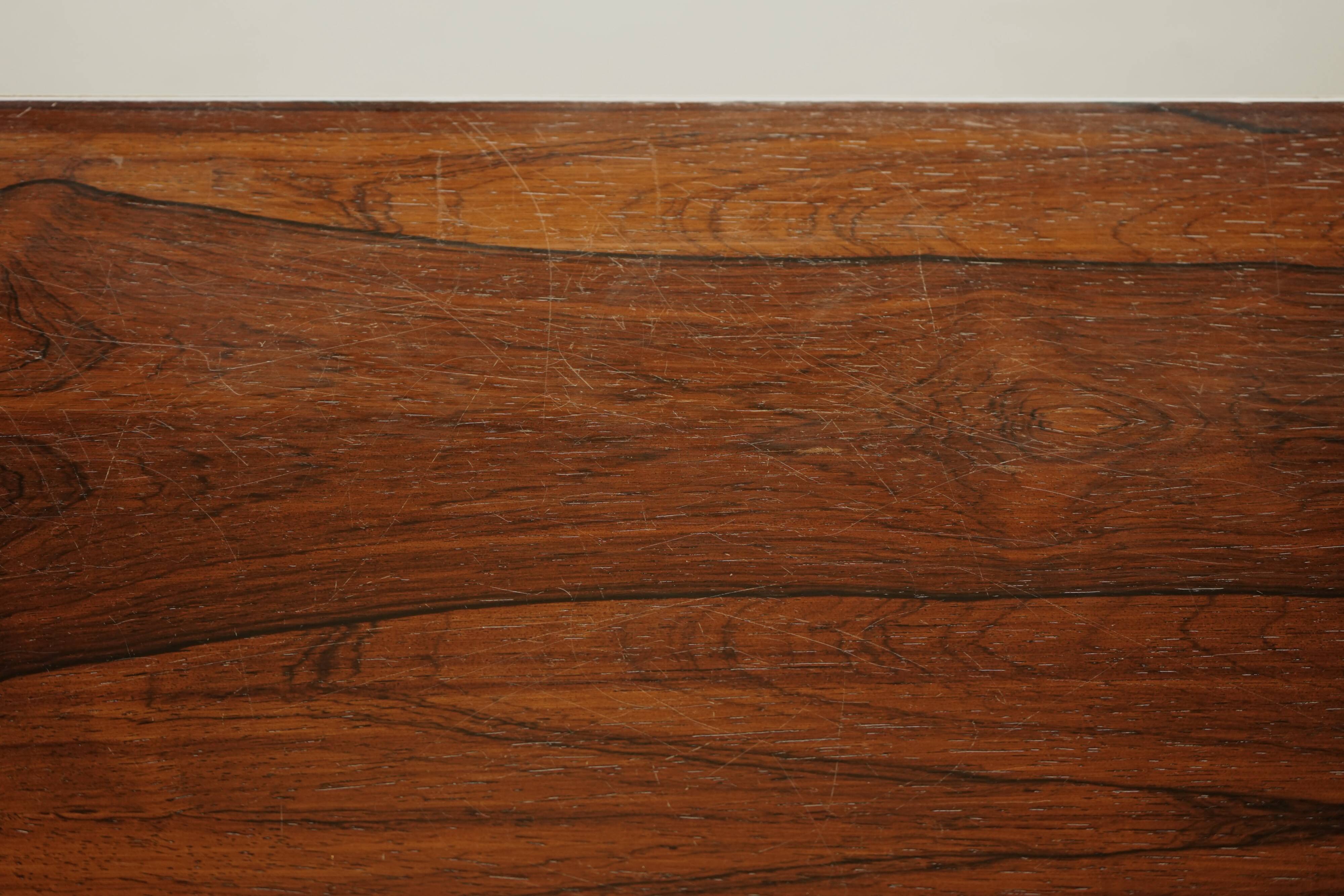 Scandinavian Rosewood extendable Dining Table. 1960s