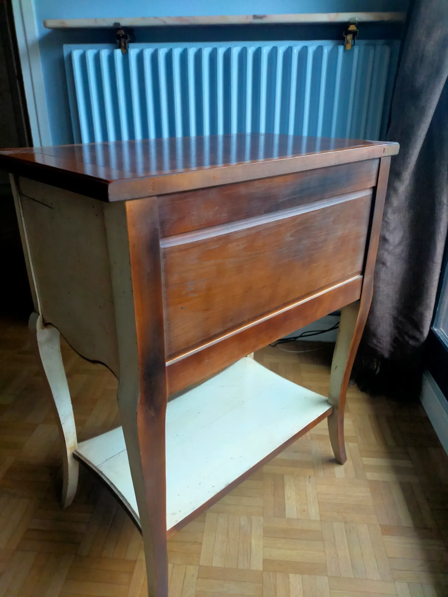 Classic chest of drawers