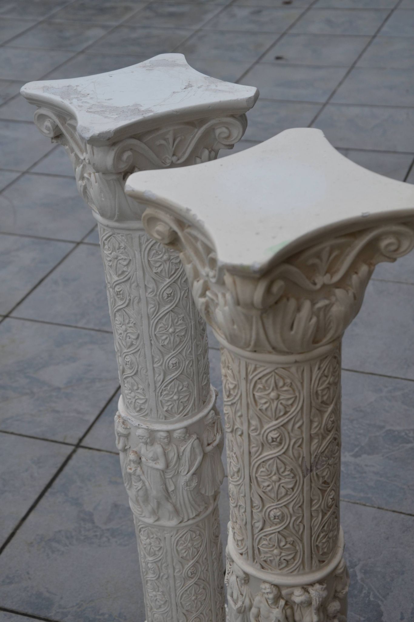 2 old plaster columns