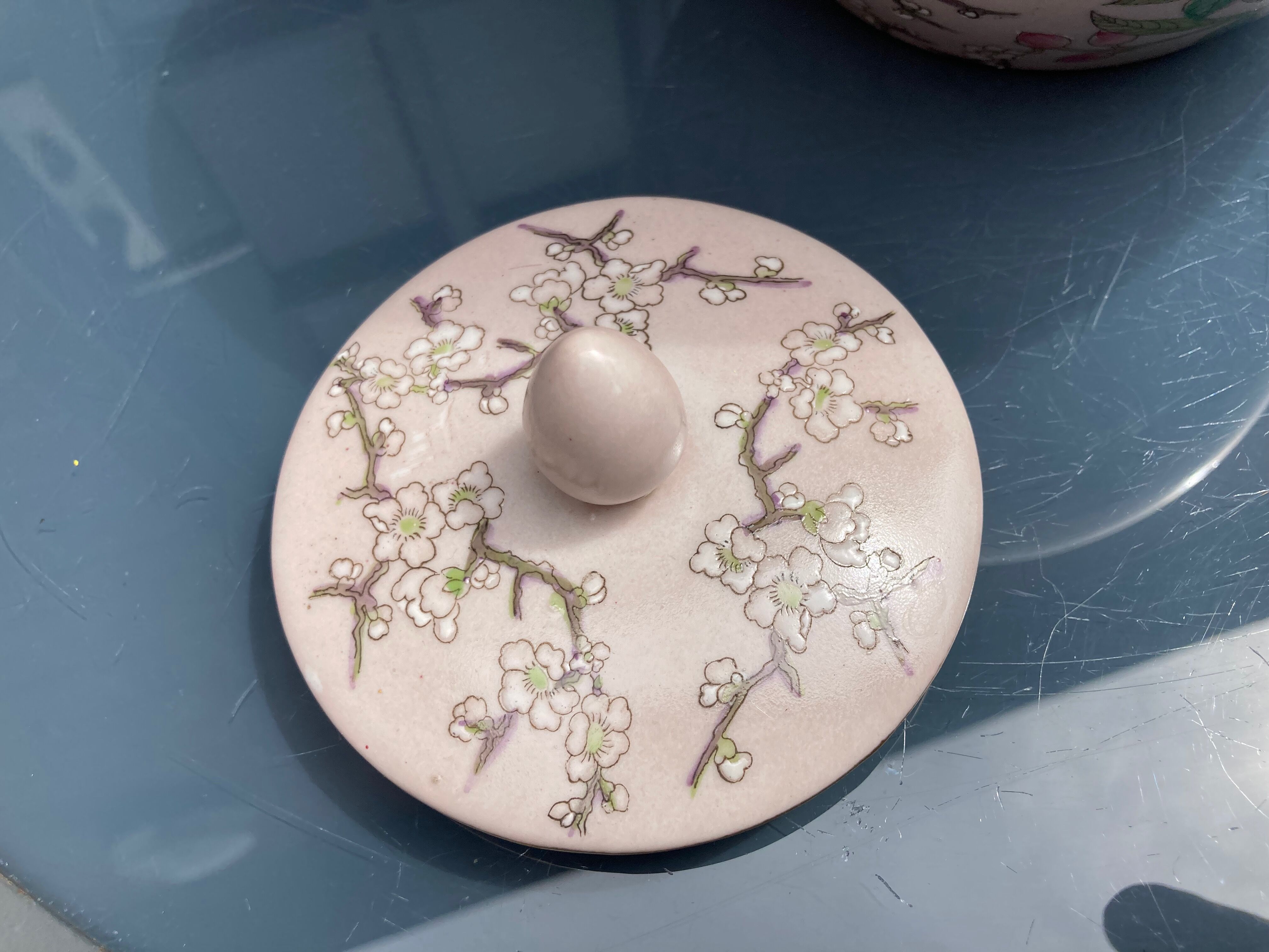 Pot couvert asiatique en émaux cloisonné