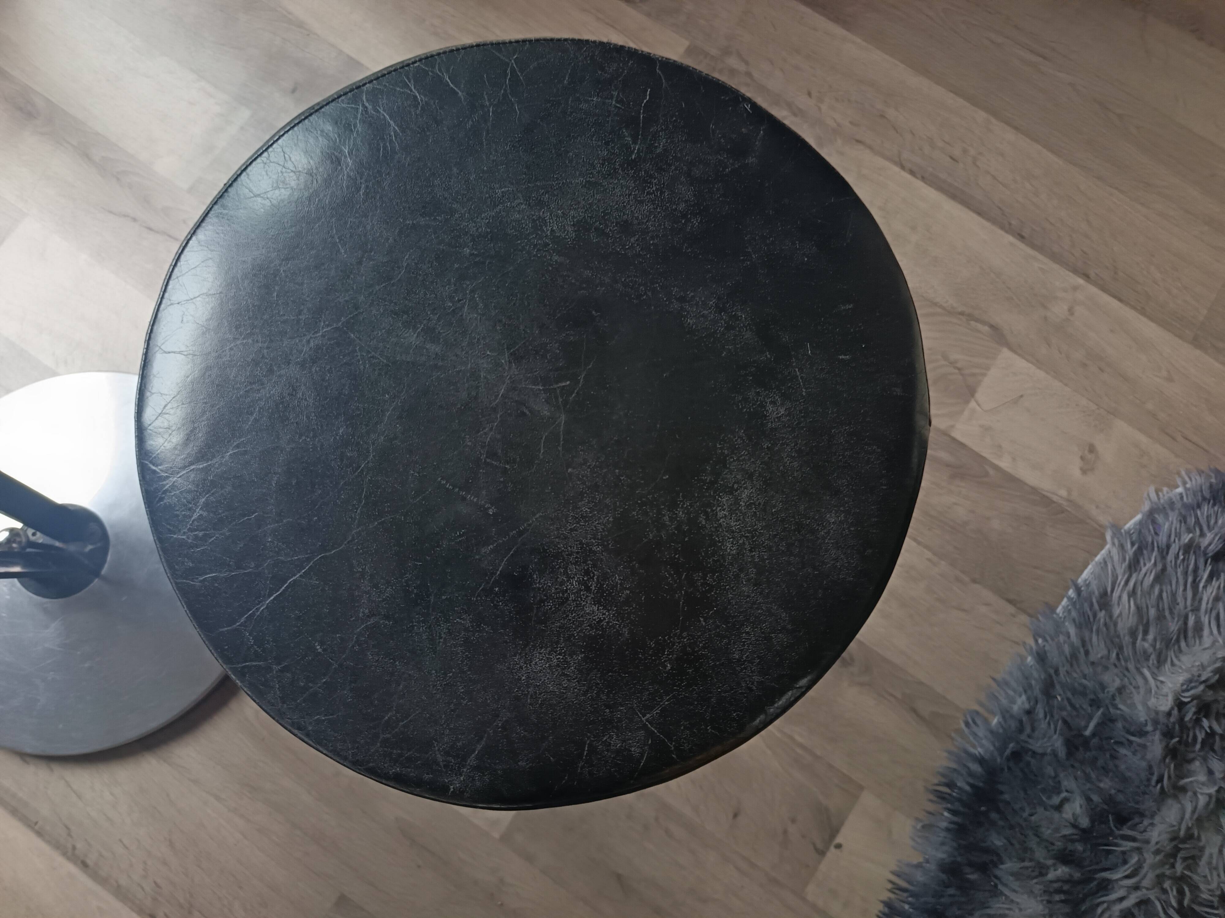 Dry Martini table and stool set