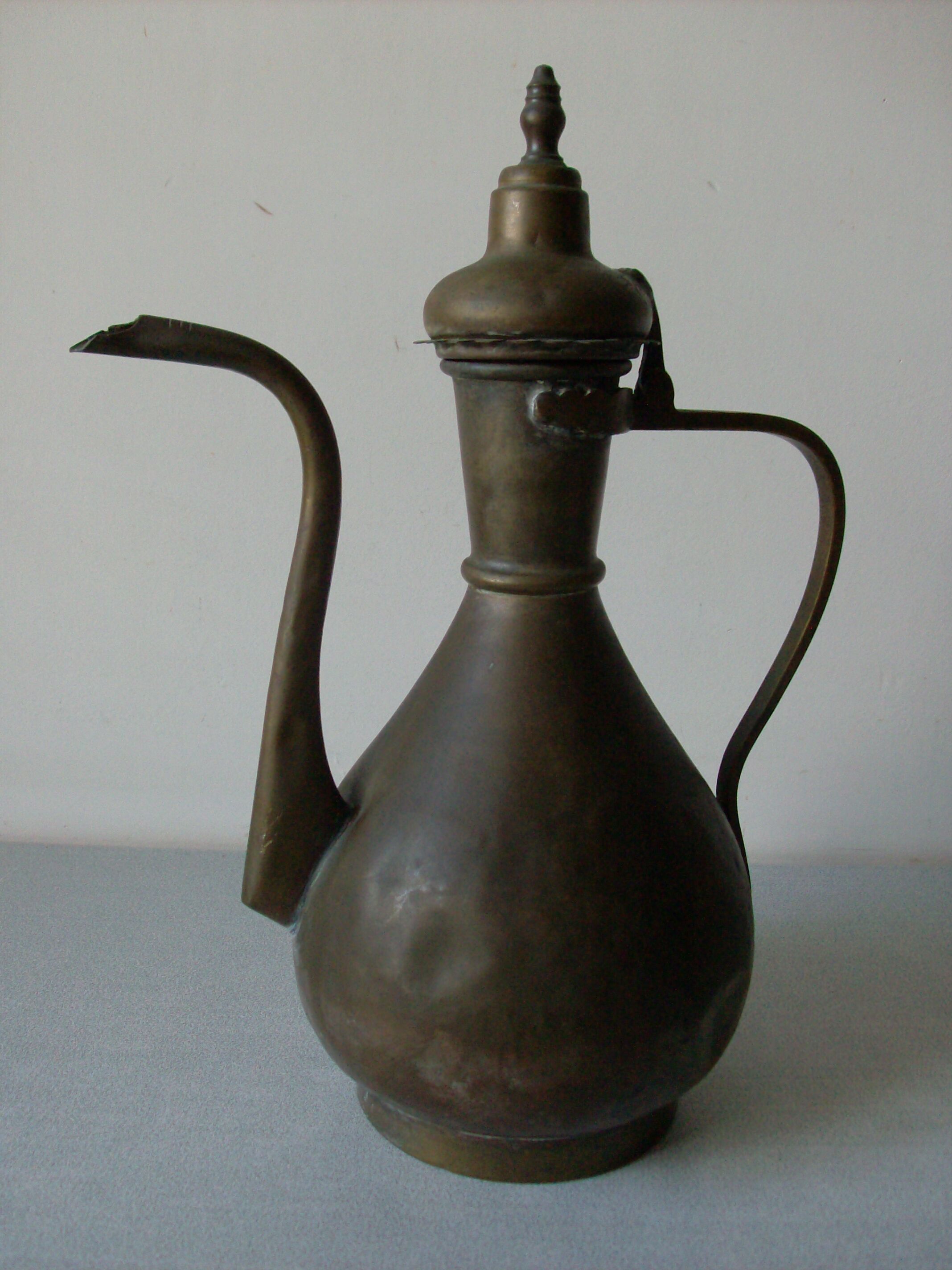 Old oriental pourer Arabic teapot ewer in brass and bronze 34 cm