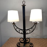 Lampe à poser, fer forgé patiné, années 50.