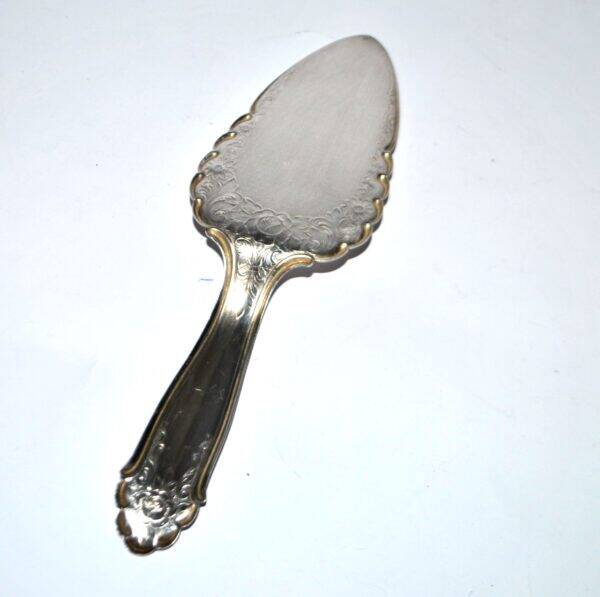 Vintage silver-plated pie server with rose decoration.