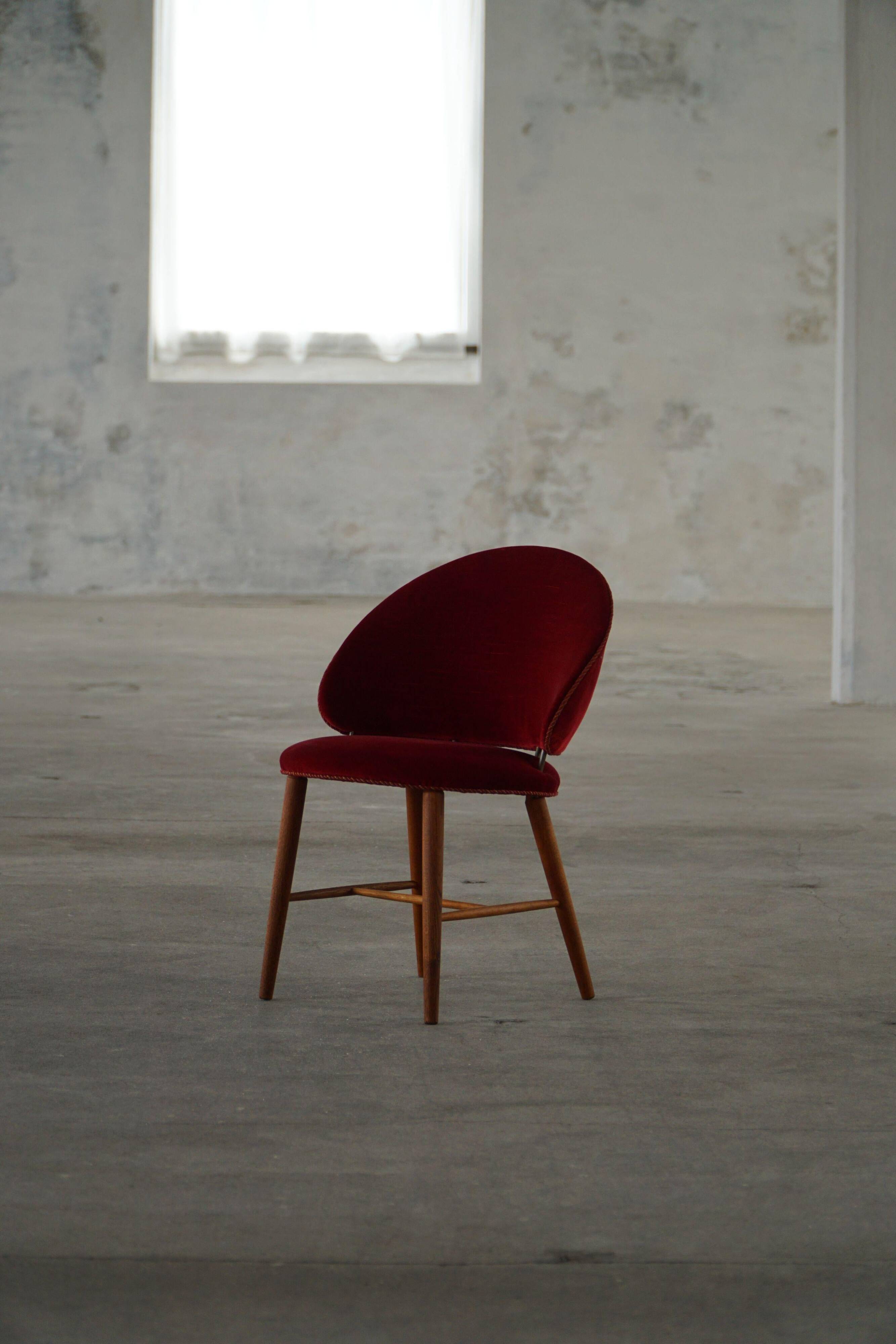 Mid-century toilet chair in oak and red velvet, by a Danish cabinetmaker, 1950s.