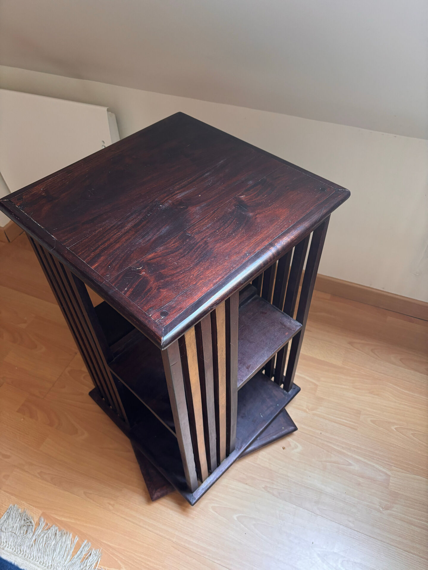 Rotating and low bookshelf