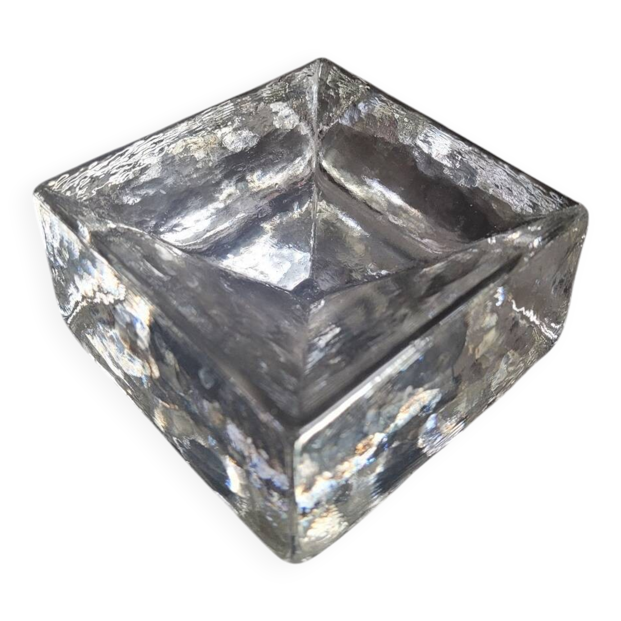 Molded glass pocket emptier