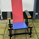 Reproduction de chaise rouge et bleue Rietveld
