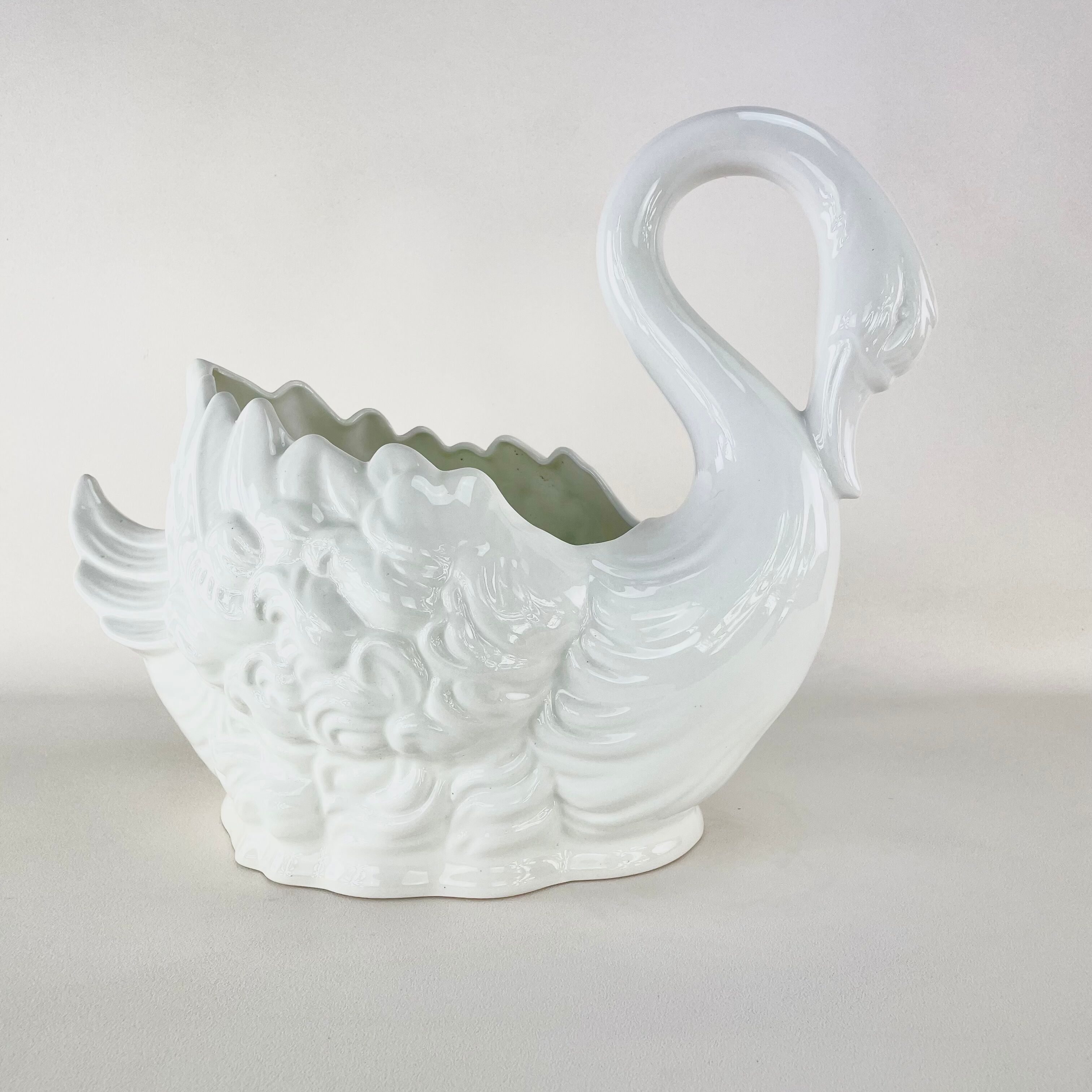 Ceramic pot cover in the shape of a swan, circa 1970