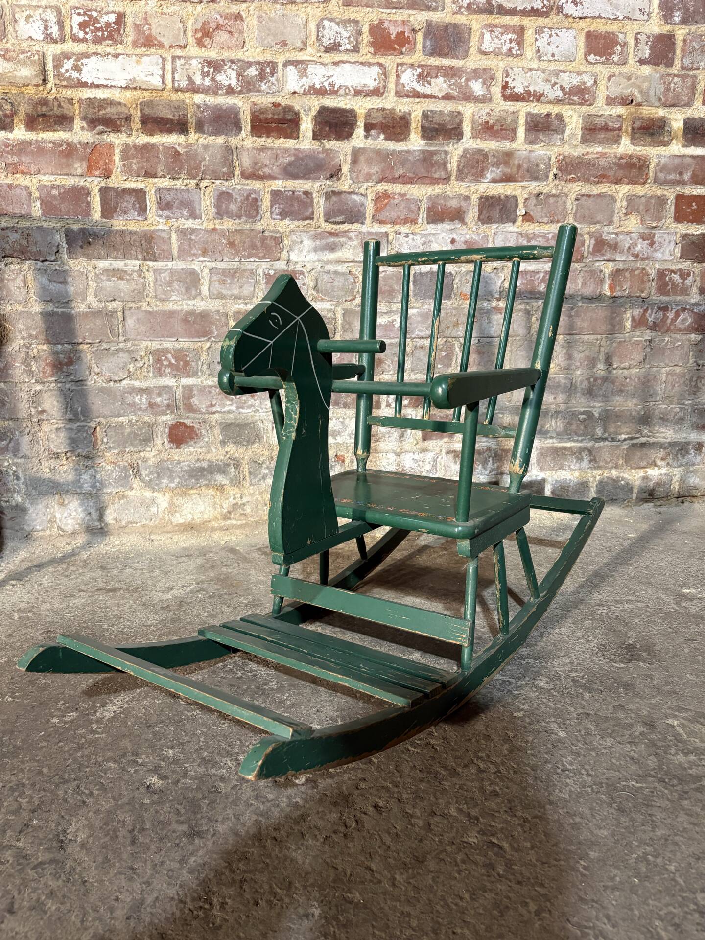 Cheval à bascule année 30 bois peint motif fleuri