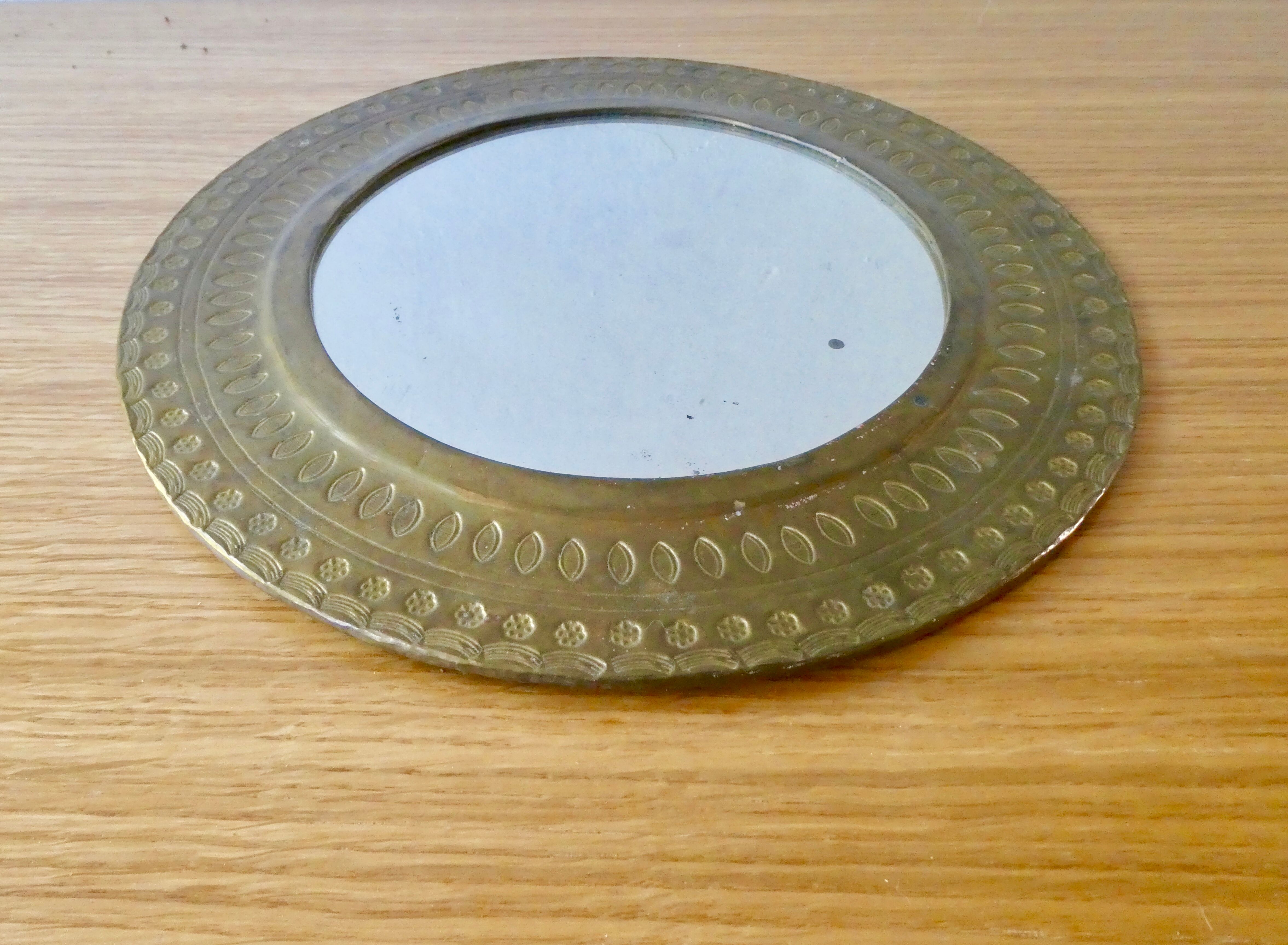 Hammered brass mirror from the 70s, 28 cm