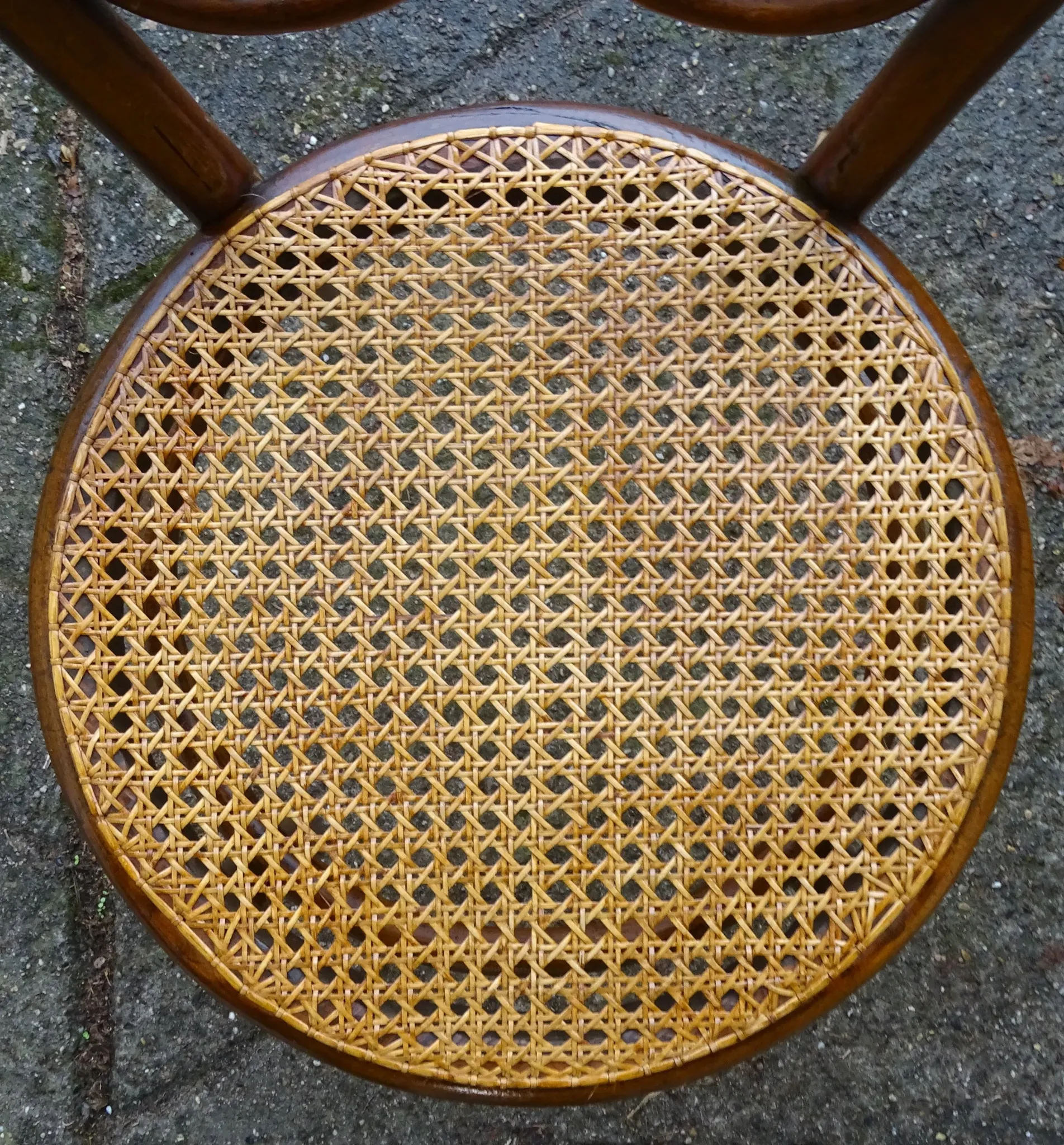 Thonet Chair No. 20 OMEGA circa 1870, original condition Bentwood