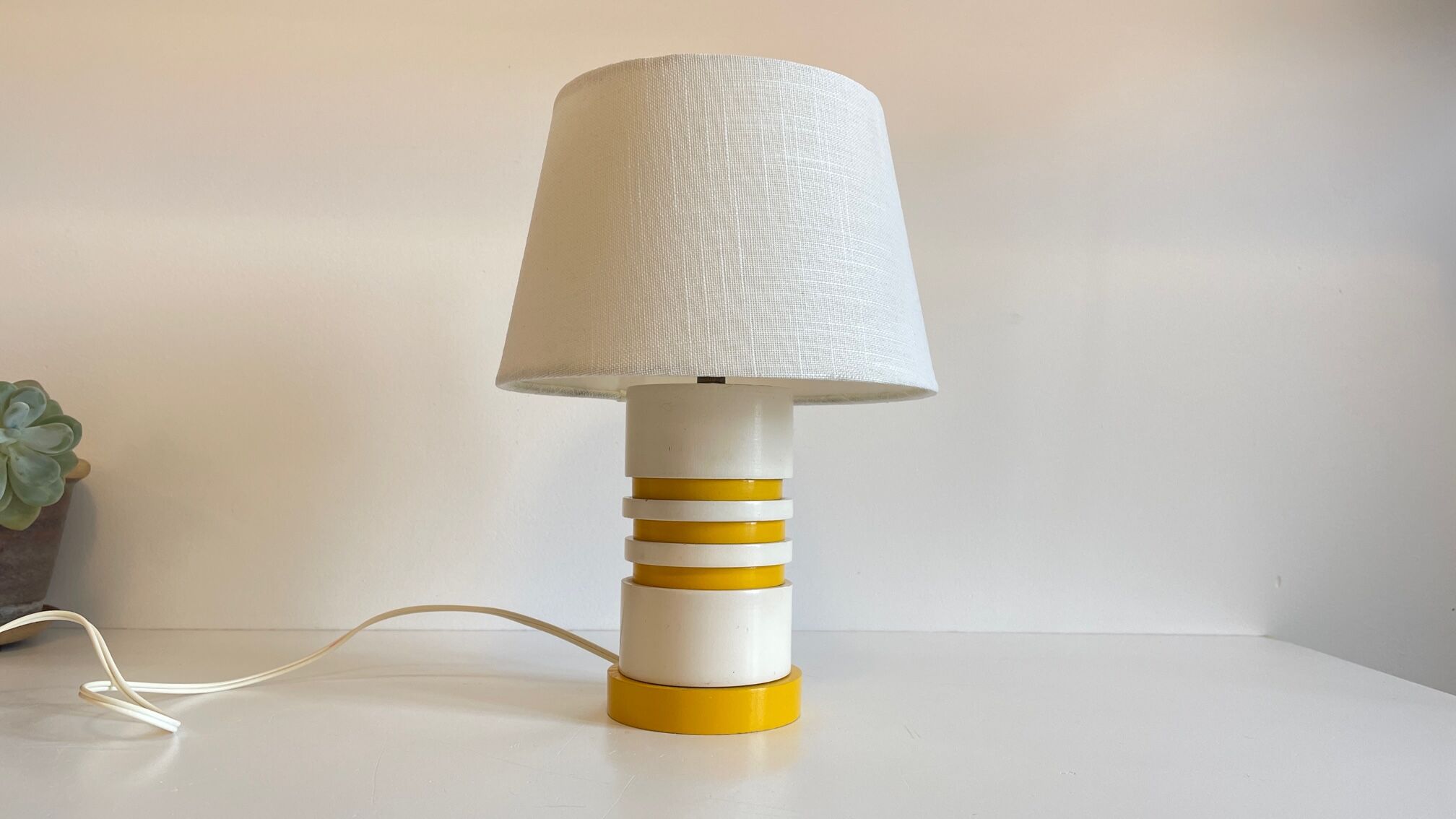 Vintage lamp in lacquered wood yellow and white