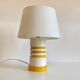 Lampe vintage en bois laqué jaune et blanc