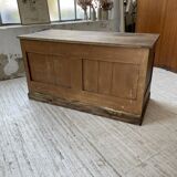 Central island trading counter in walnut
