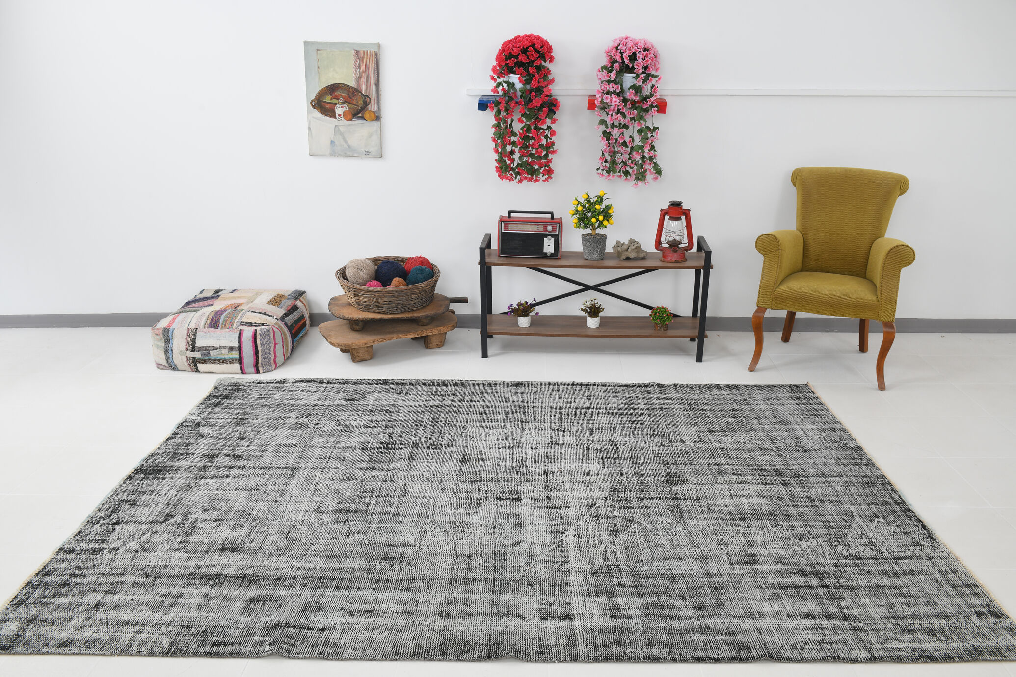 7x9 distressed black vintage rug, 205x292cm