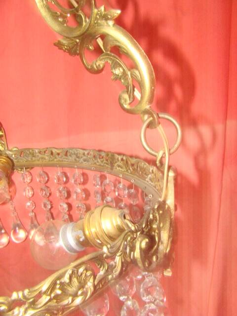 circular chandelier with a brass frame equipped with crystal drops