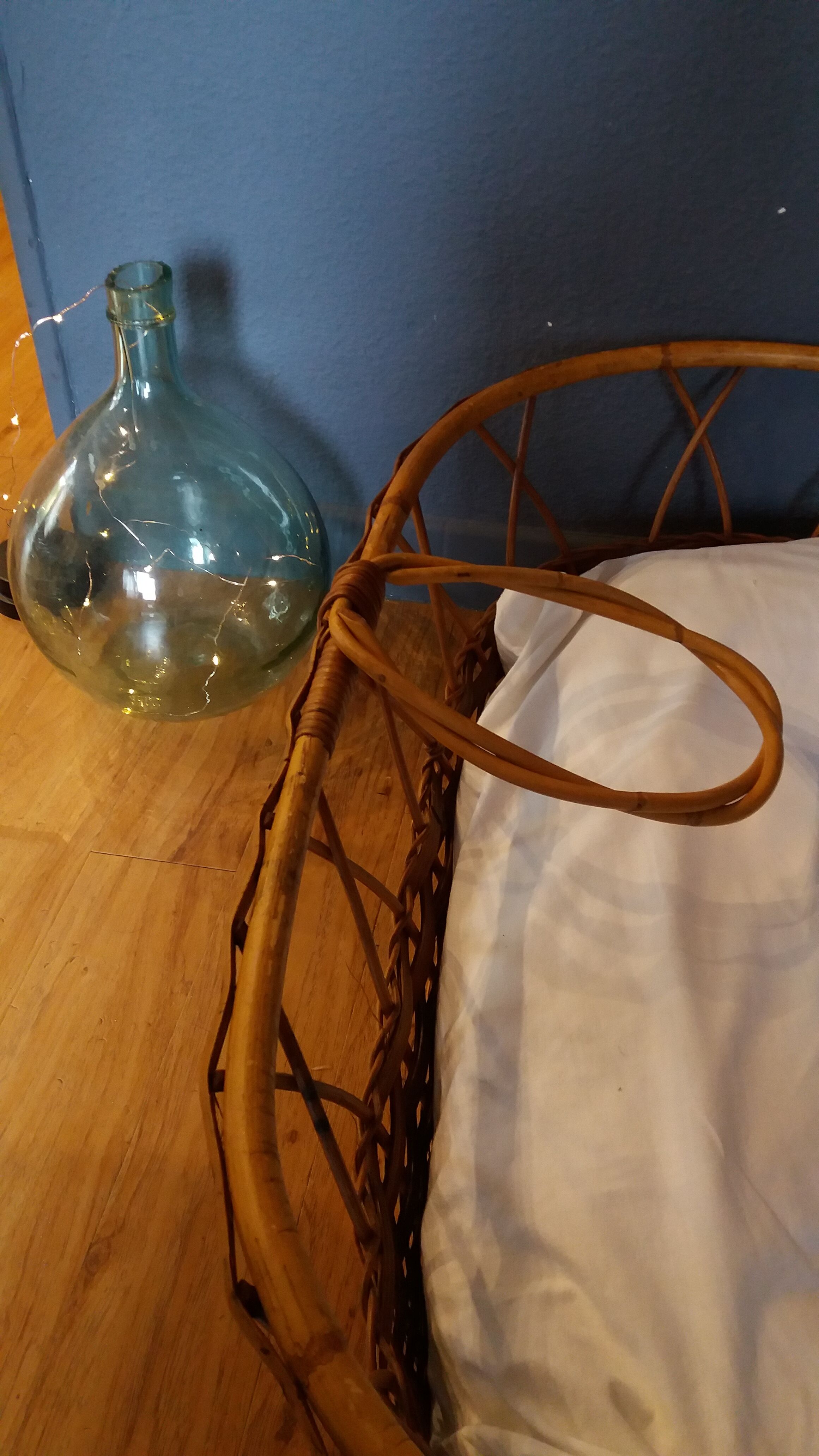 Retro wicker bassinet