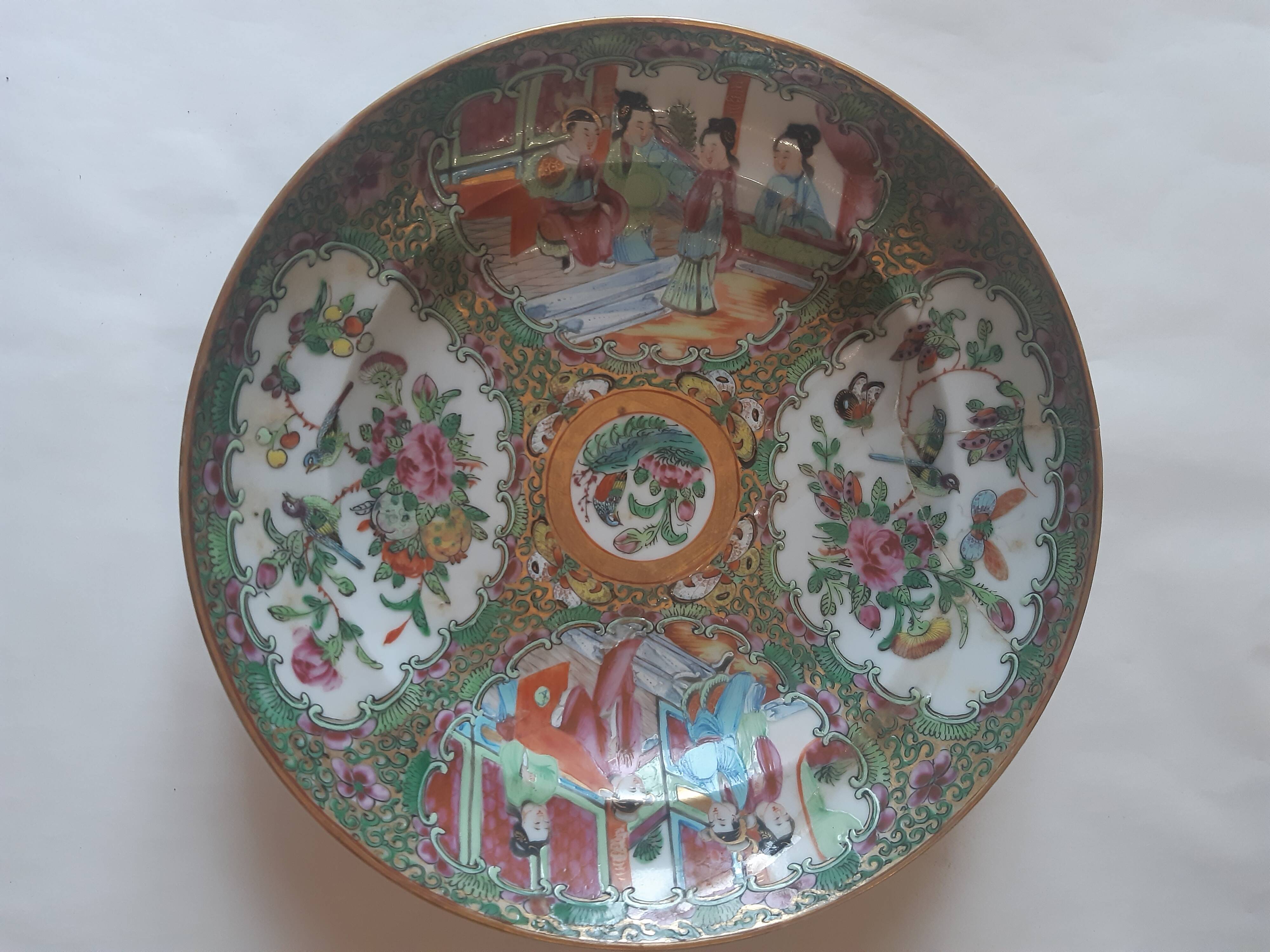Assiette de collection japonaise, scène de vie et nature. Restaurée.