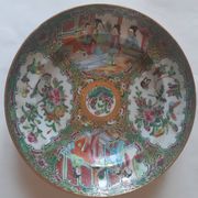 Assiette de collection japonaise, scène de vie et nature. Restaurée.