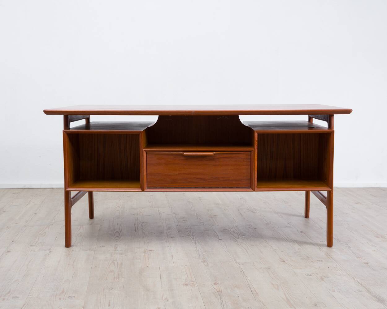 Bureau danois en teck de Omann Jun, modèle 75