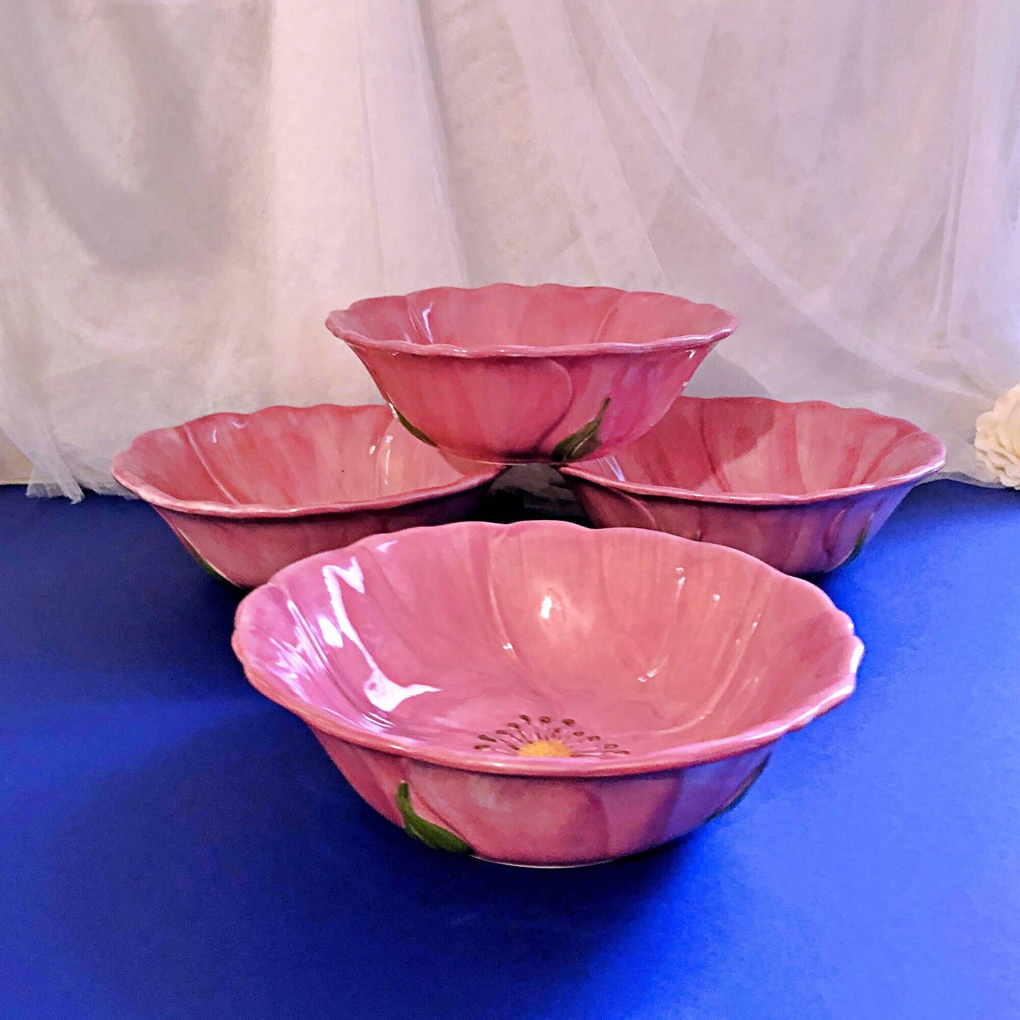 ByOn Poppy Bol Faïence Forme Fleur Rouge 11 Cm - Vaisselle Design Suédoise Originale