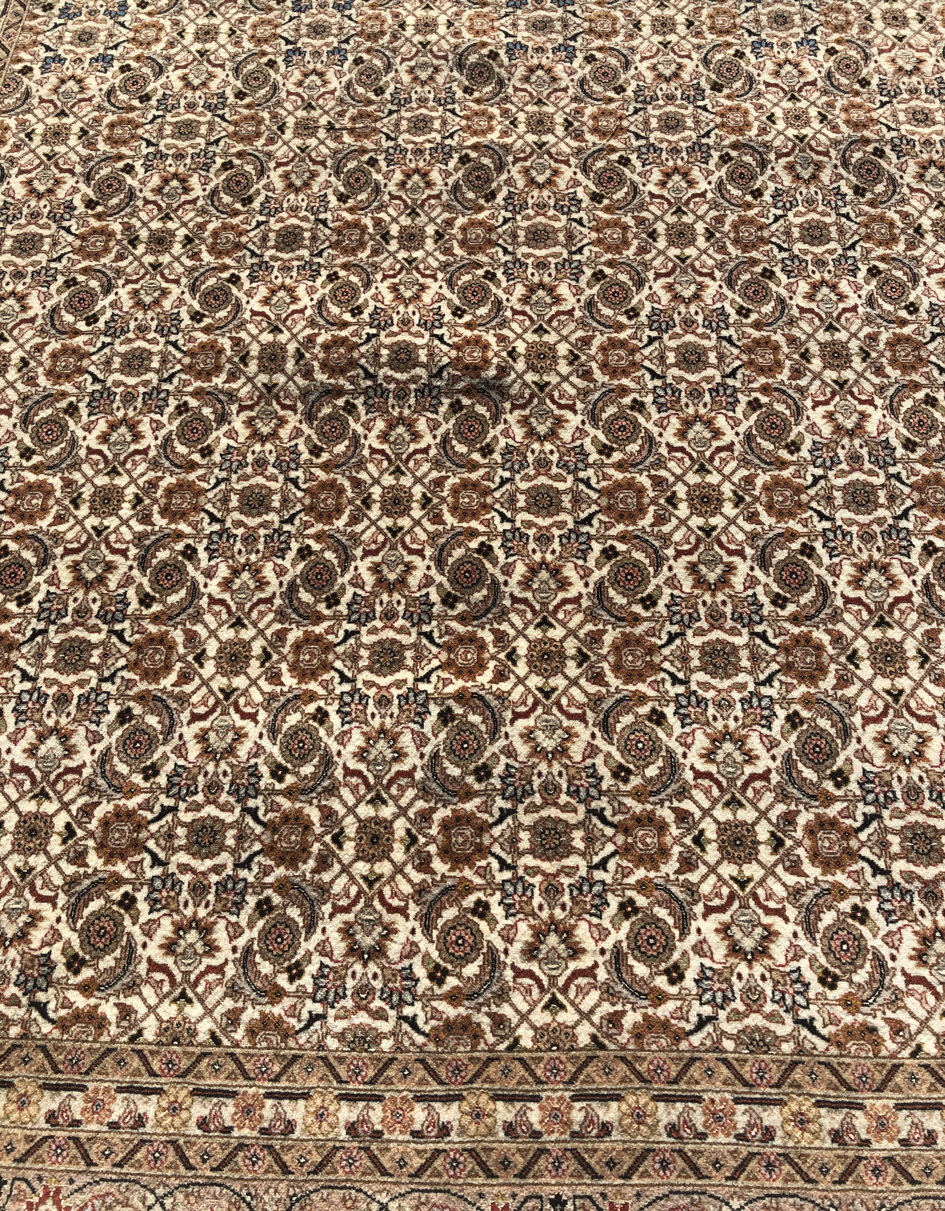 Iranian Tabriz oriental rug Wool and silk. Handmade: 2.00 X 2.00 meters