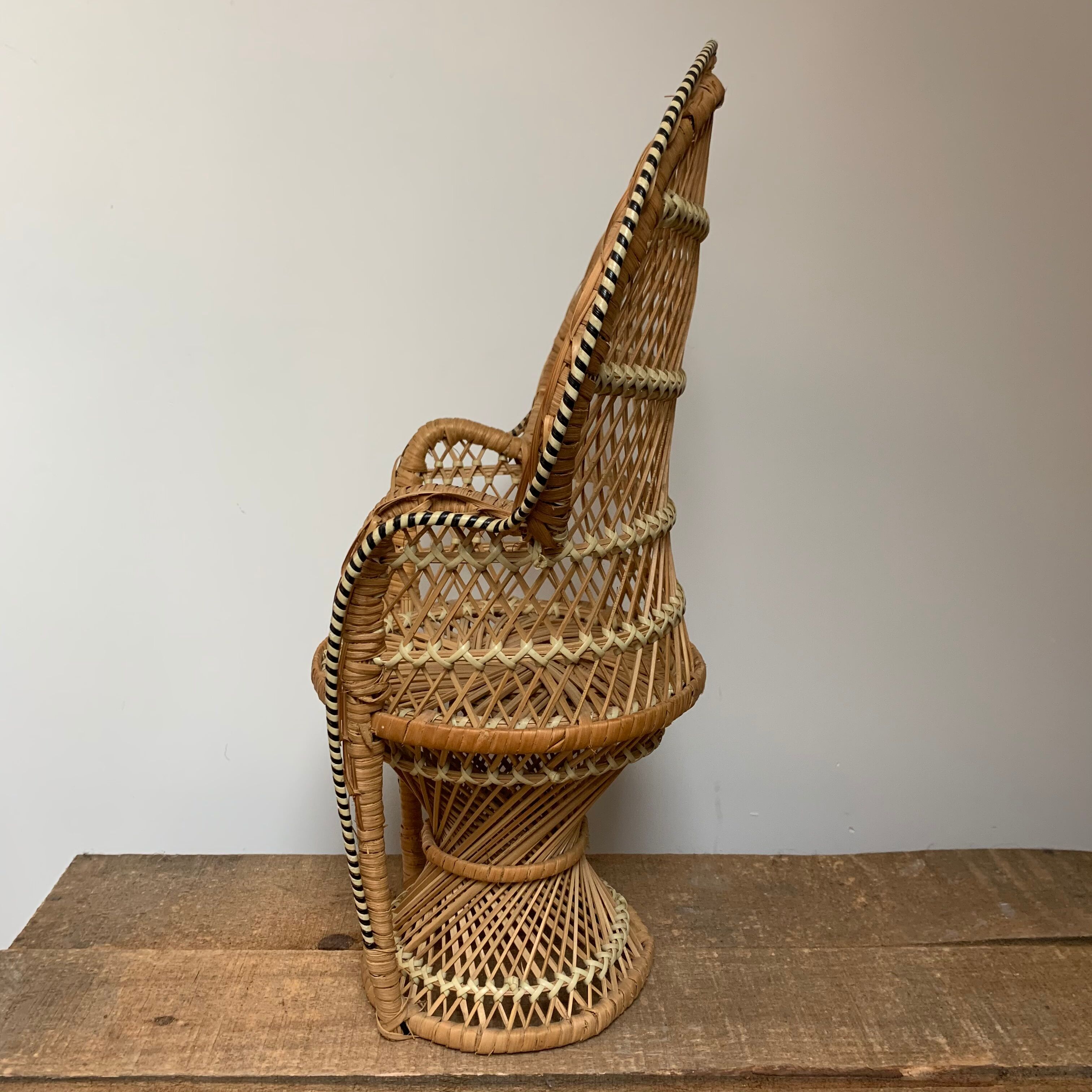 Emmanuelle doll chairs