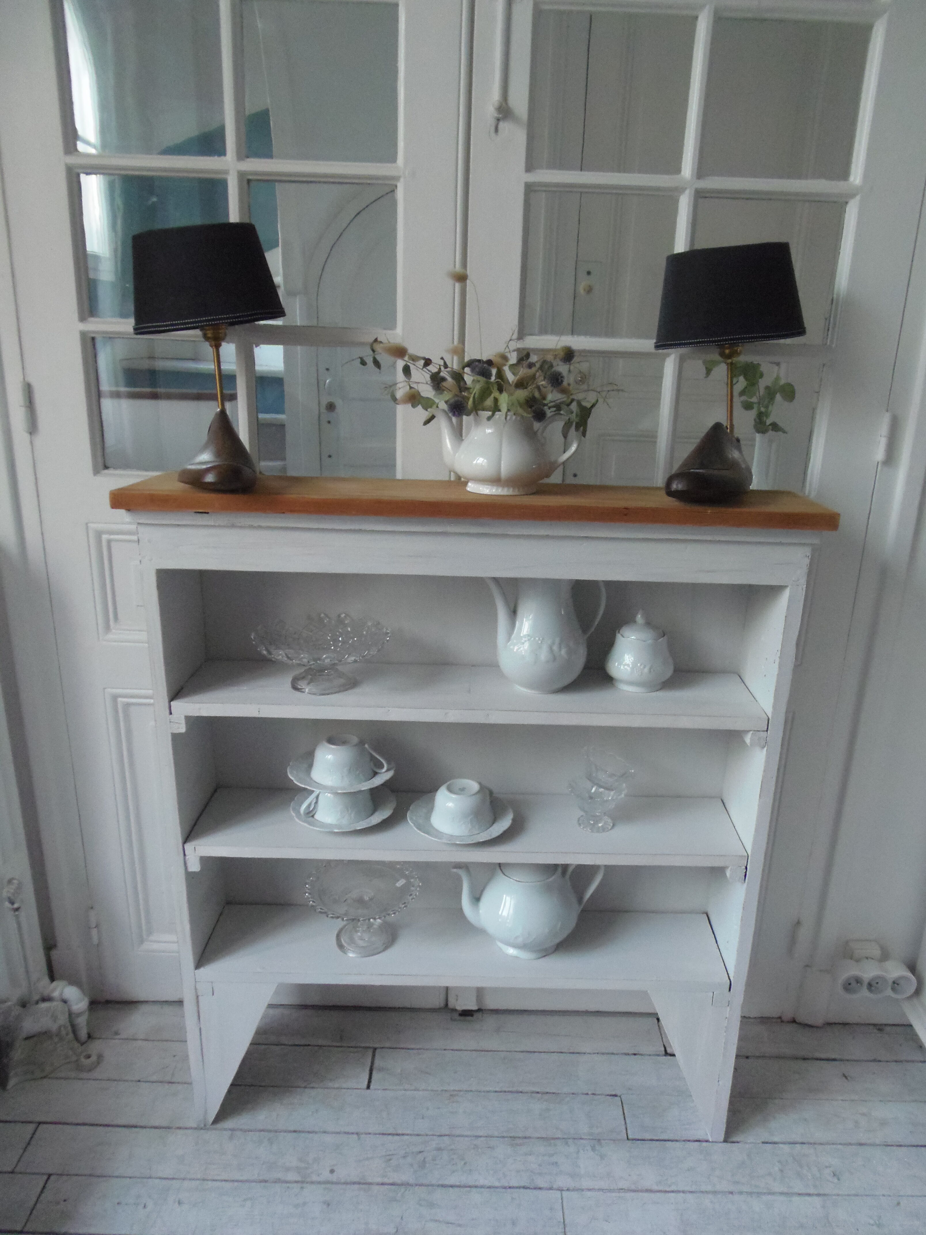 Bibliothèque vintage patinée gris perle