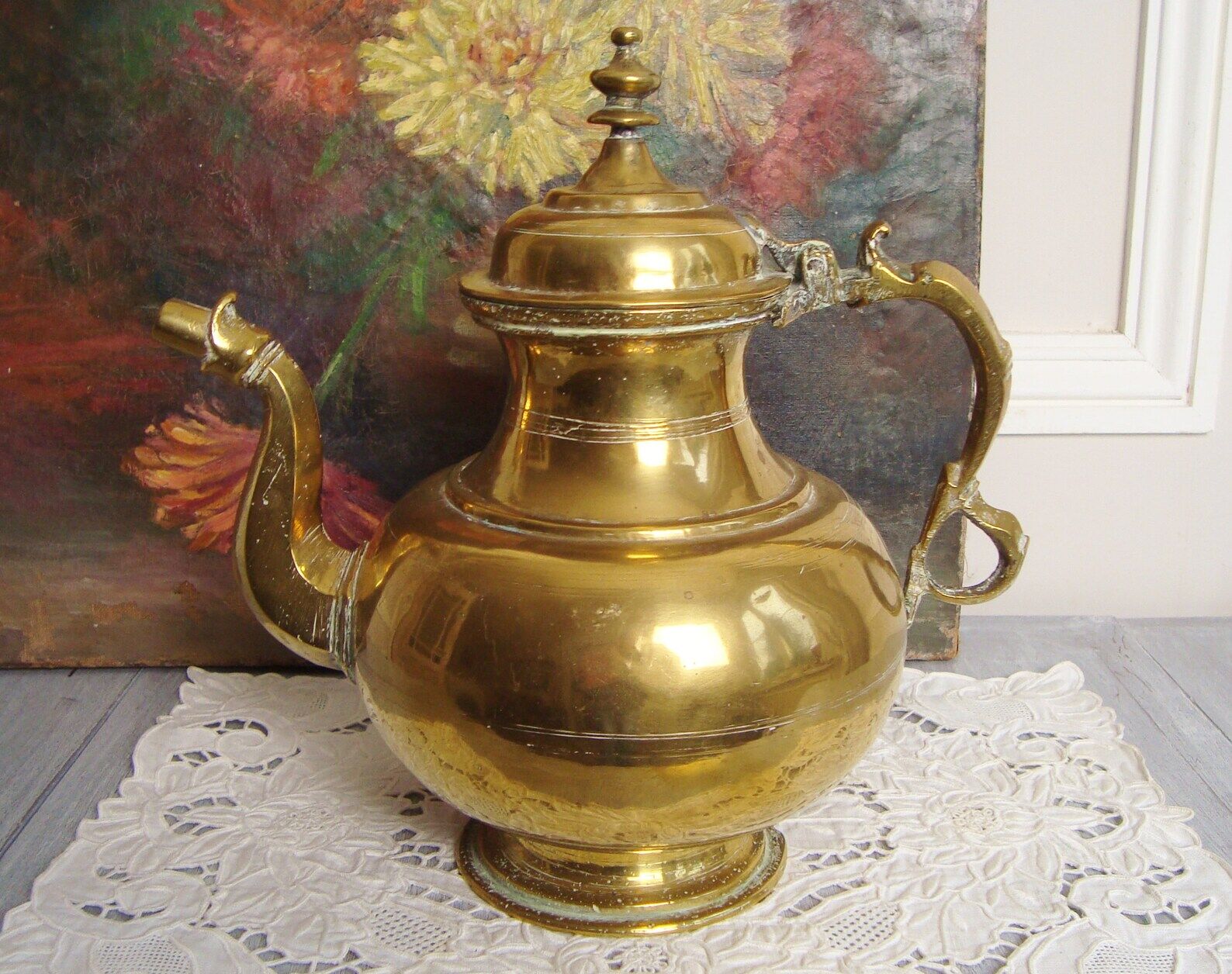 Vintage teapot signed brass decoration of North African style