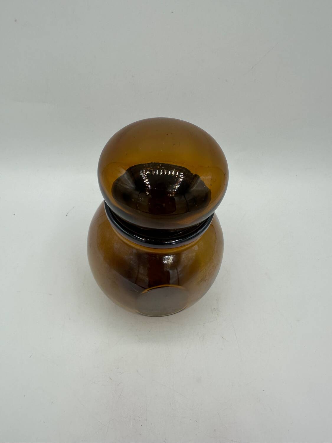 Apothecary jar Lever