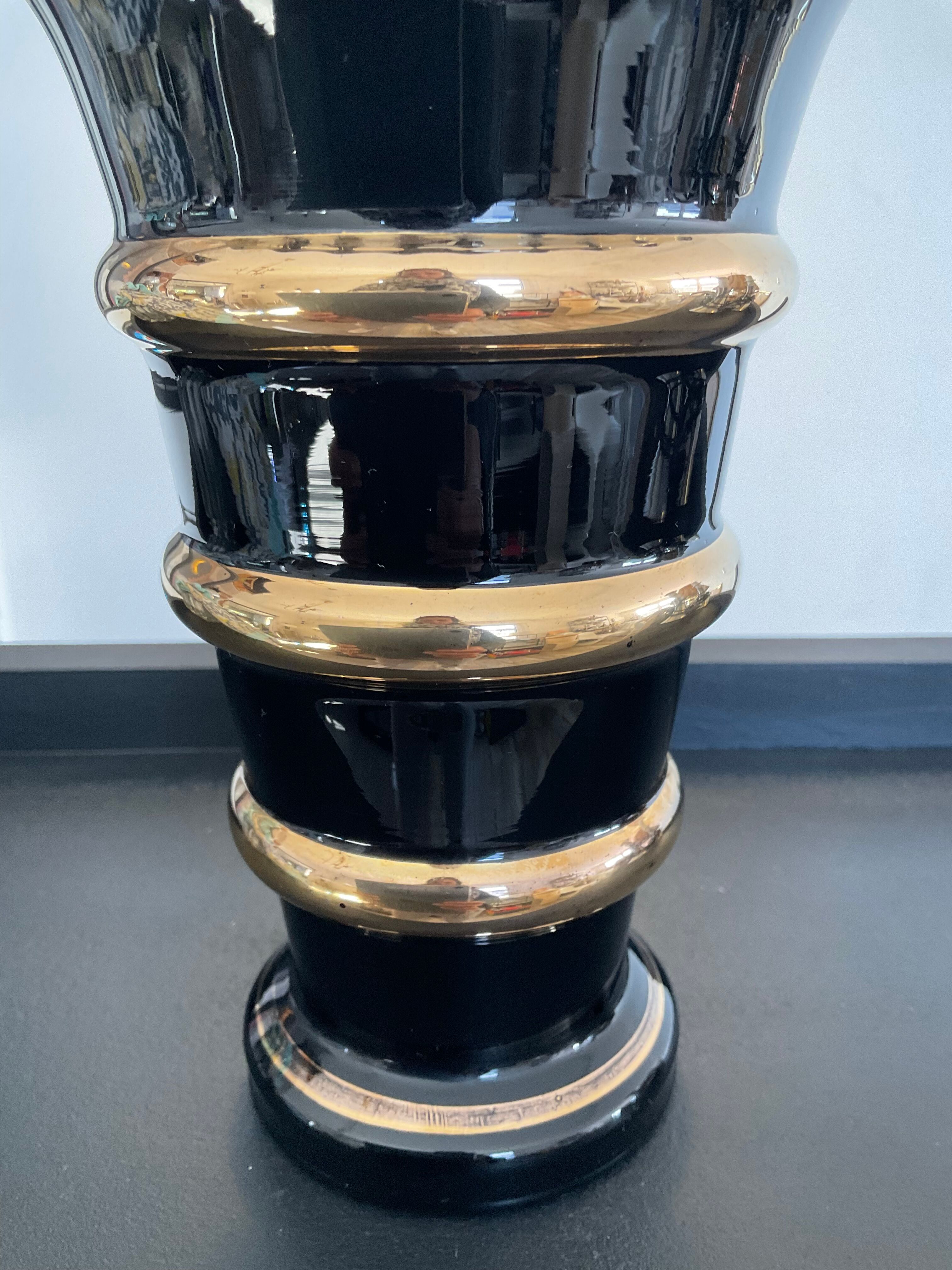 Vase vintage en opaline noir et doré
