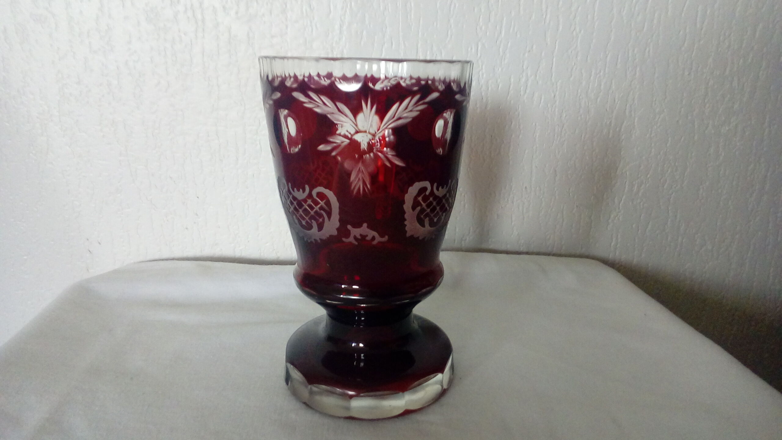 Violet vase in bohemian crystal foot shower