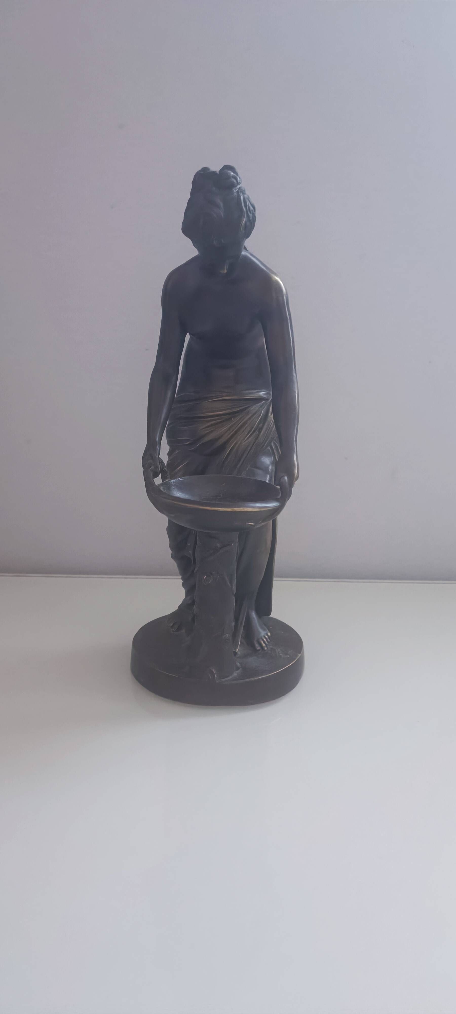 Neoclassical female statue - antique style - Antique bronze Wembley 27cm.