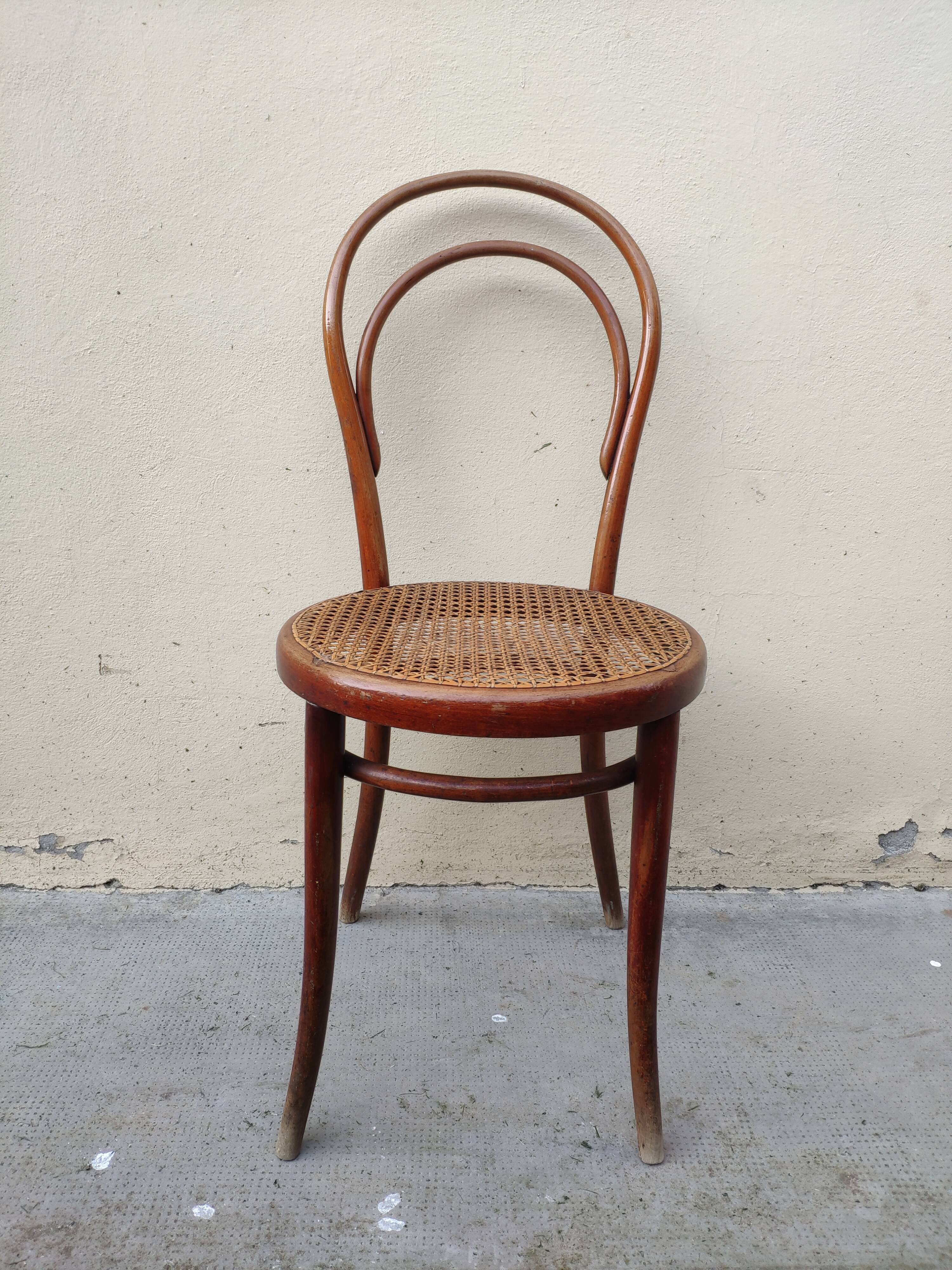 Pair of chairs Thonet n.  14 from 1861-1865, marked with a 1A label and a sun print