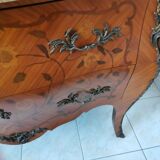 Old chest of drawers style louis 15