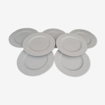 Lot de 7 assiettes plates en porcelaine de limoges blanche décor géométrique en relief