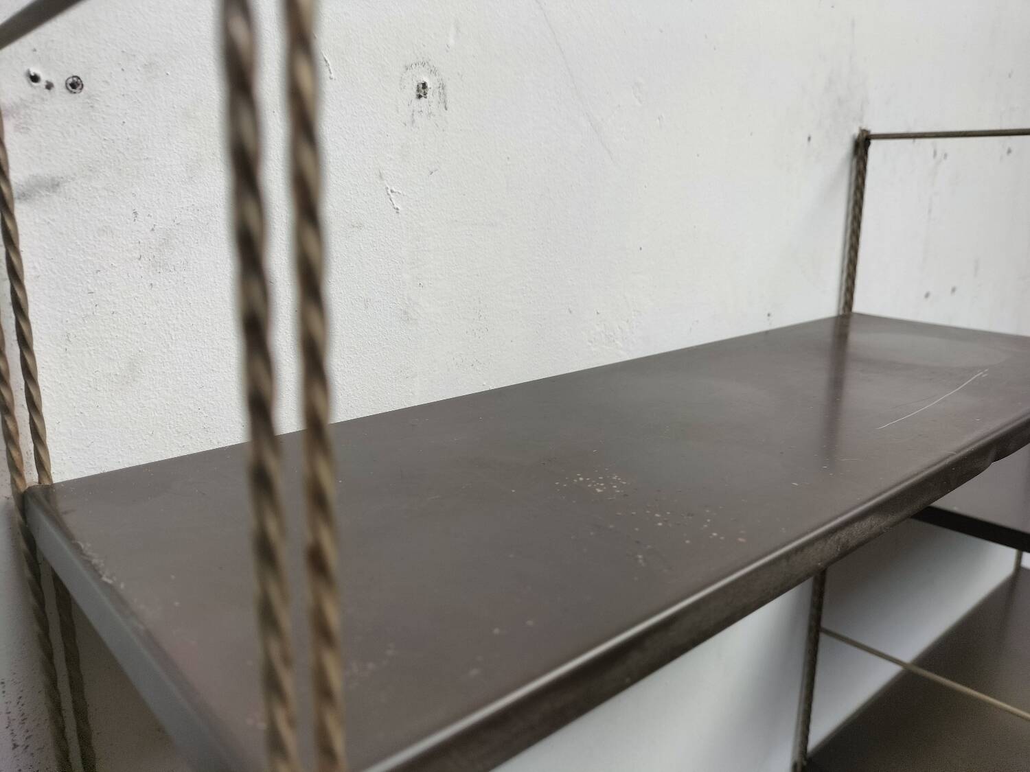 Metal string shelf