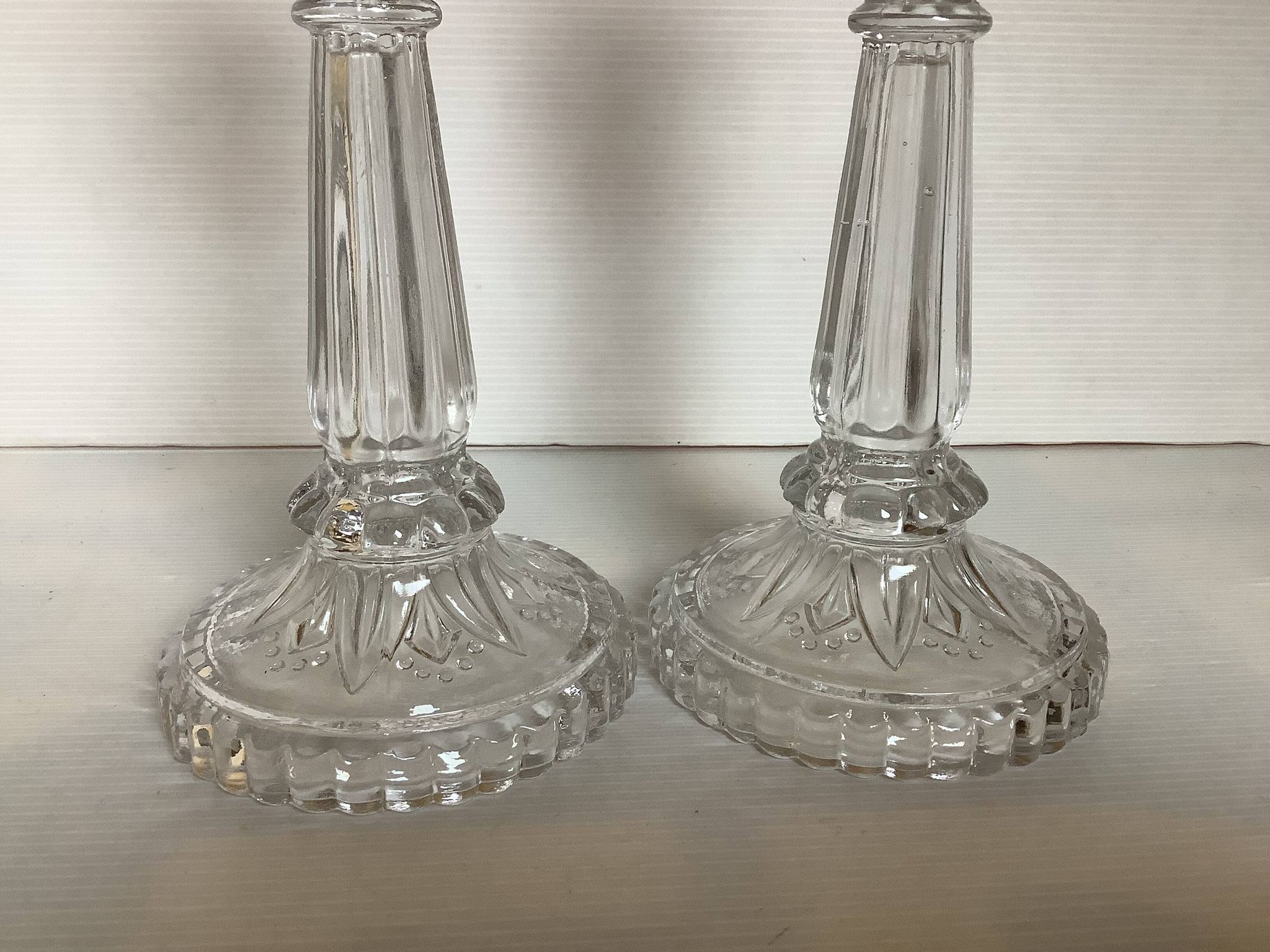 Paire de bougeoirs en cristal Val Saint Lambert décor pointes de diamant