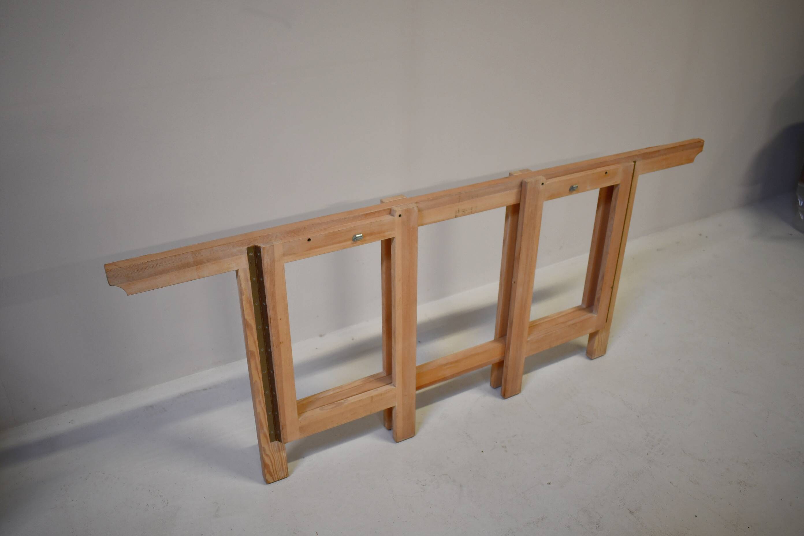 Table à manger en pin cérusé. Ollé Pira. Suède années 1960