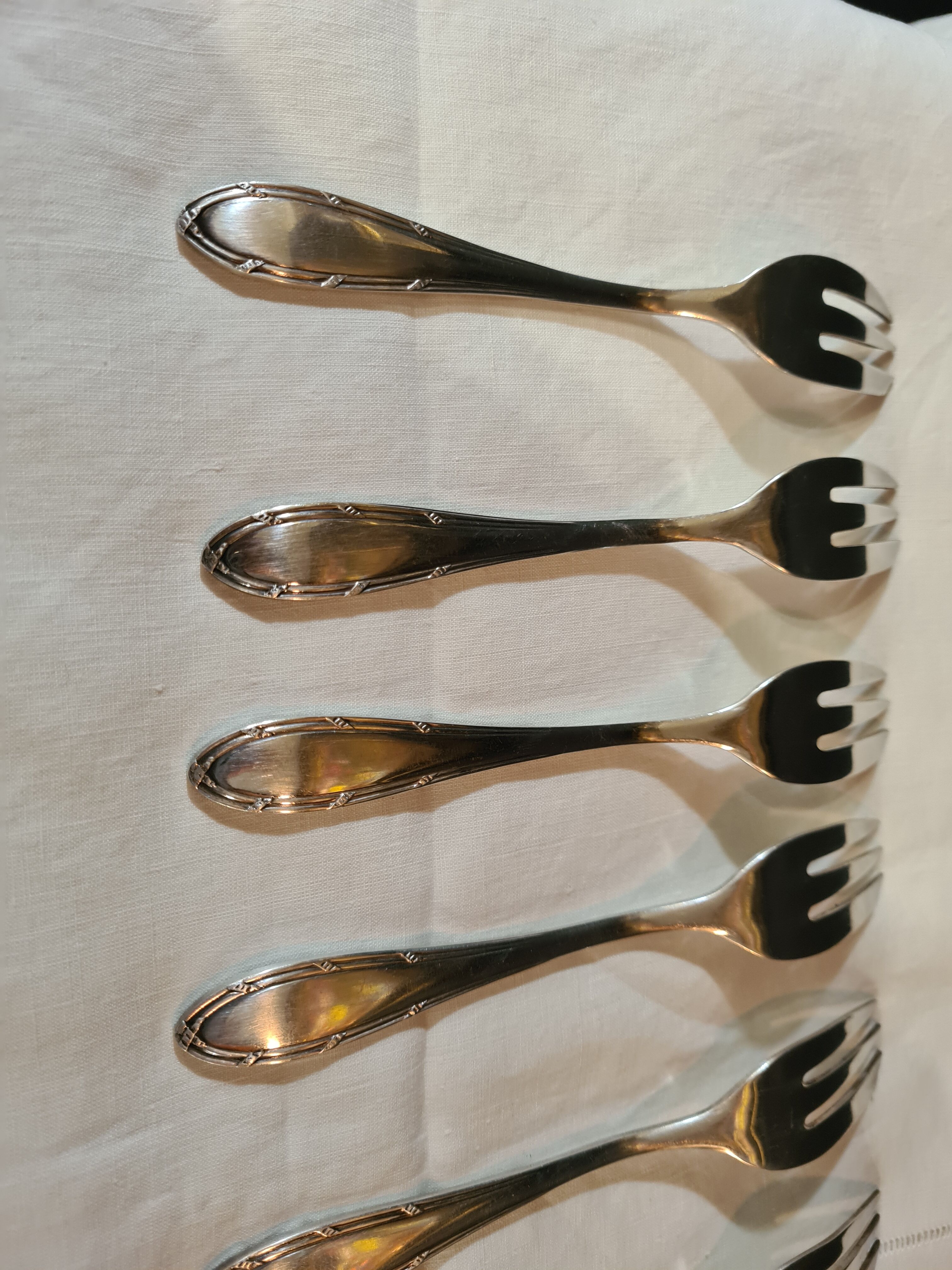 Box of 12 cake forks