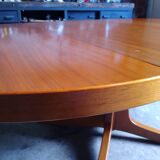 Scandinavian extending table