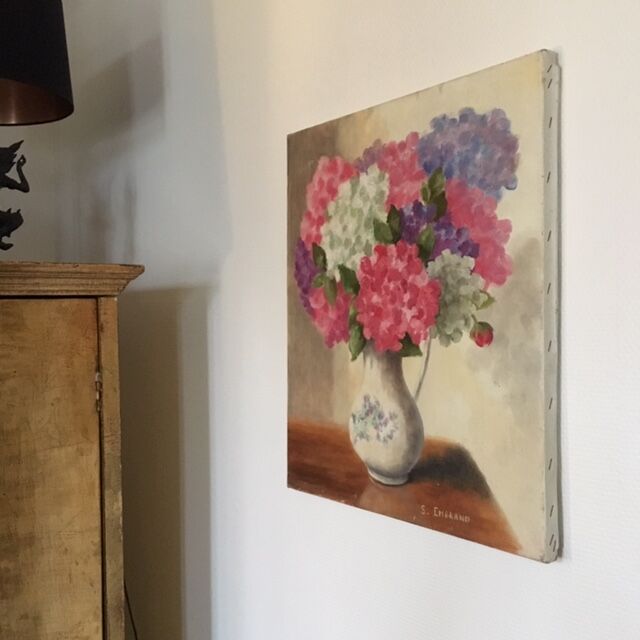 Table signed bouquet of hydrangeas